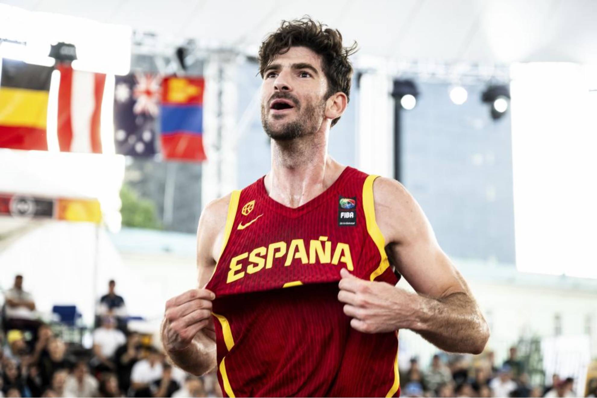 Carlos Martínez celebra una victoria de la selección 3x3. ALBERTO NEVADO/FEB