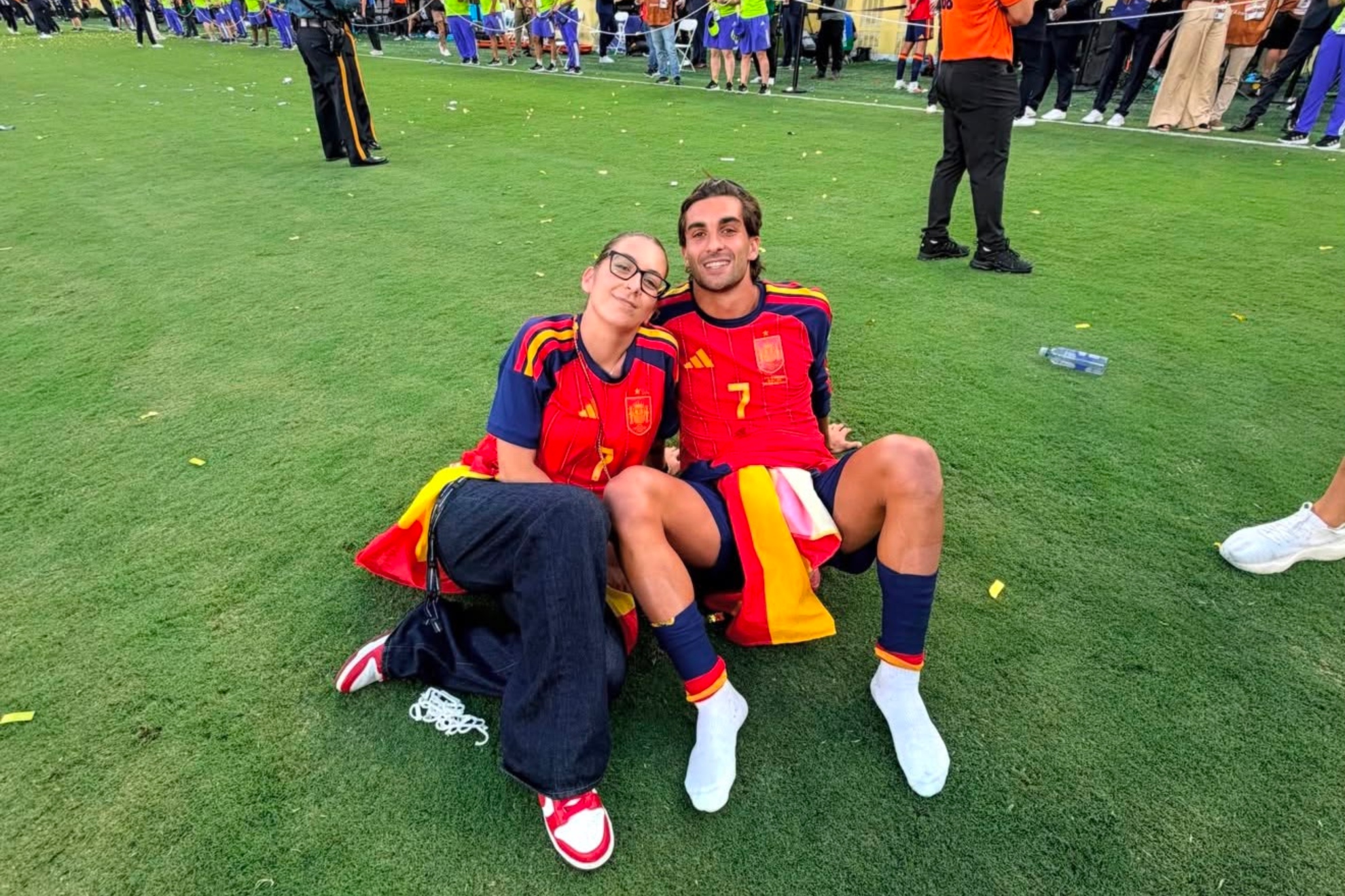 Arantxa y Ferrán sobre el césped del MetLife.