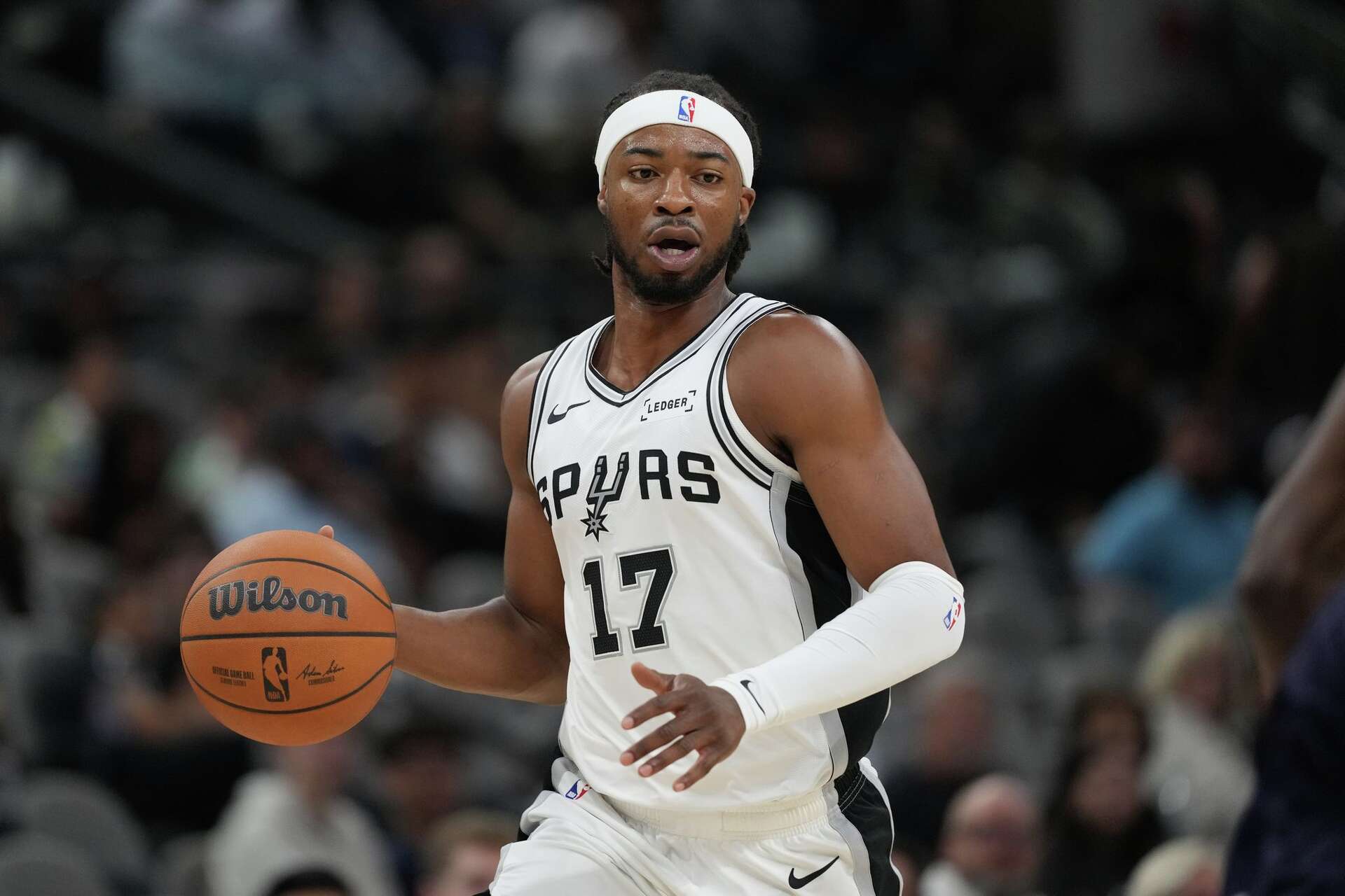 Stanley Umude, en un encuentro con los Spurs.