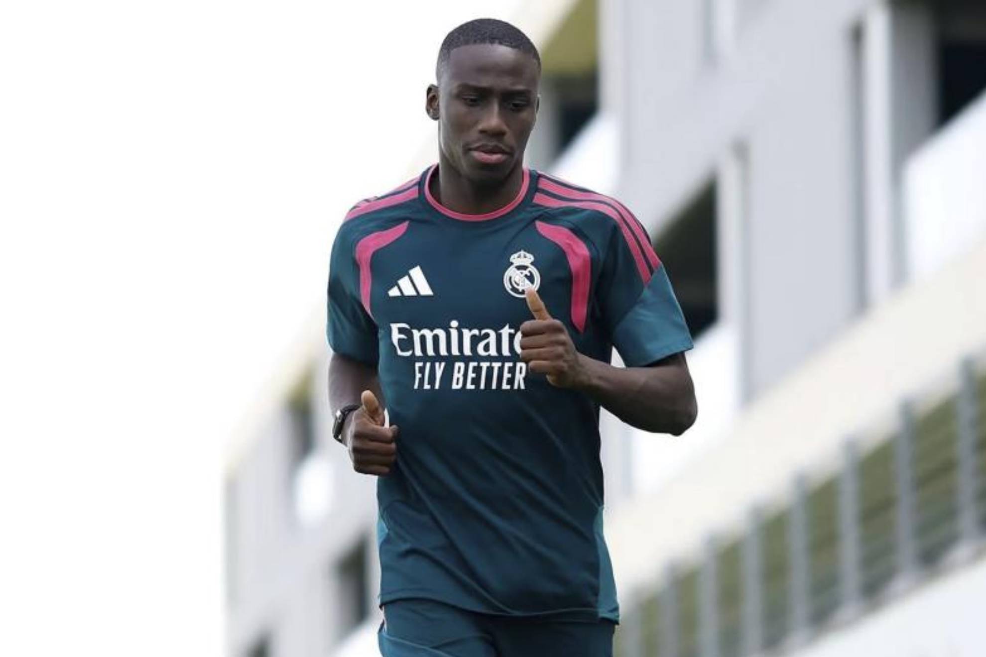 Mendy, esta mañana haciendo carrera en Valdebebas.