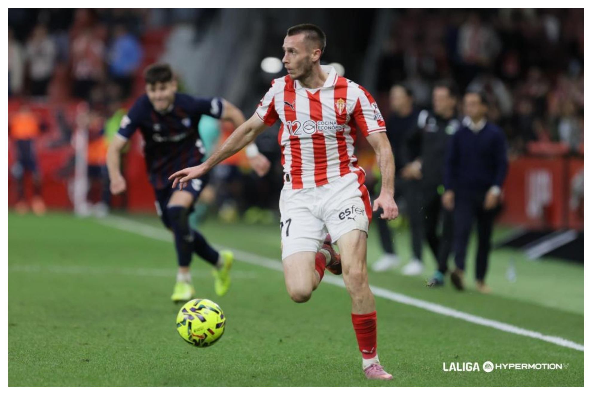 Dubasin, en un partido de esta temporada en El Molinón