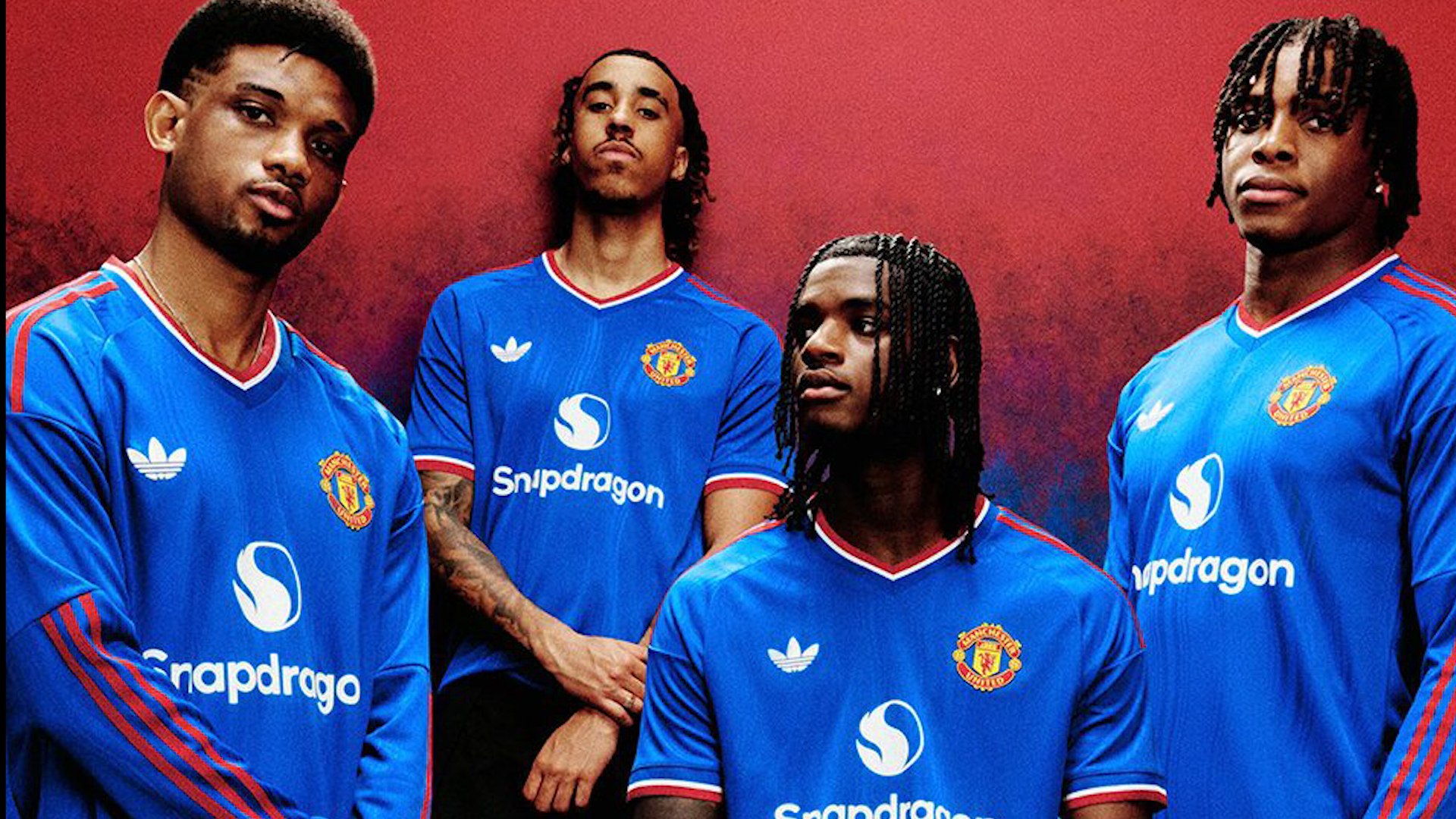 En las redes sociales de los Red Devils dieron a conocer el segundo kit de visita y se muestra las cualidades ante la cámaras de los jugadores.