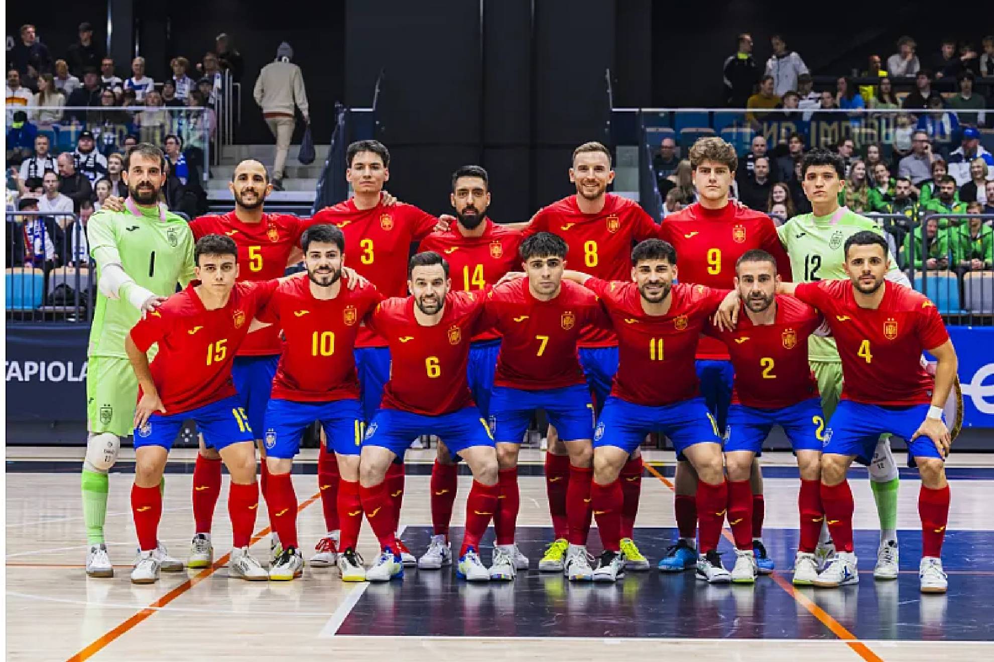 Pachu, con el 9, en su debut en el doble amistoso ante Finlandia en Nokia, junto a Antonio Navarro, con el que también coincidirá en ElPozo Murcia