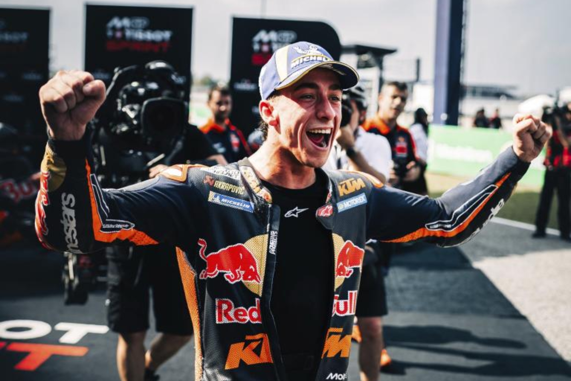 Pedro Acosta celebra en MotoGP KTM