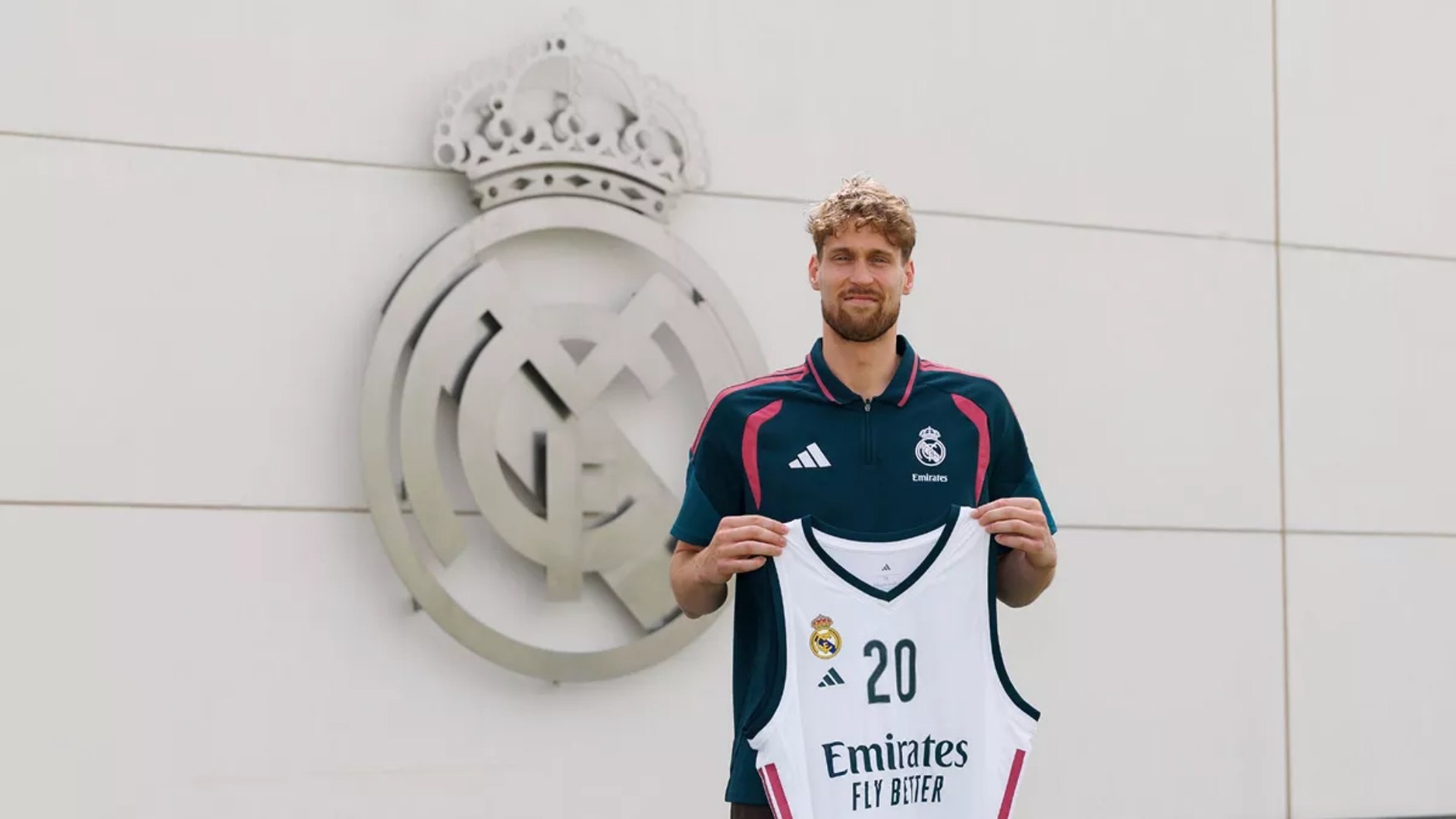Tras la marcha de Mario Hezonja, Pedro Martínez ya tiene a su ala-pívot deseado, que llega al club blanco tras una experiencia decepcionante en Turquía
