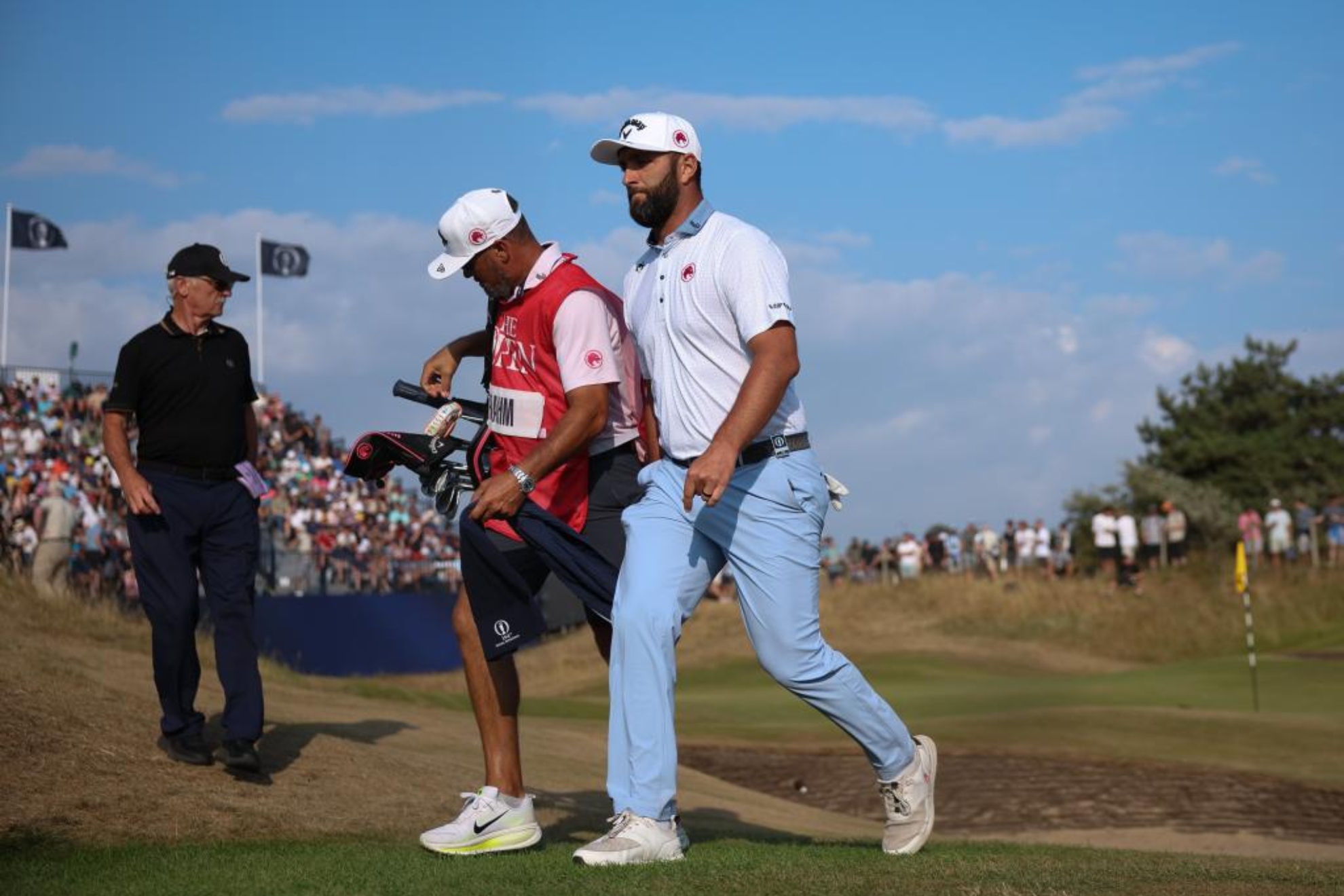 Jon Rahm (31) camina en el Open Británico