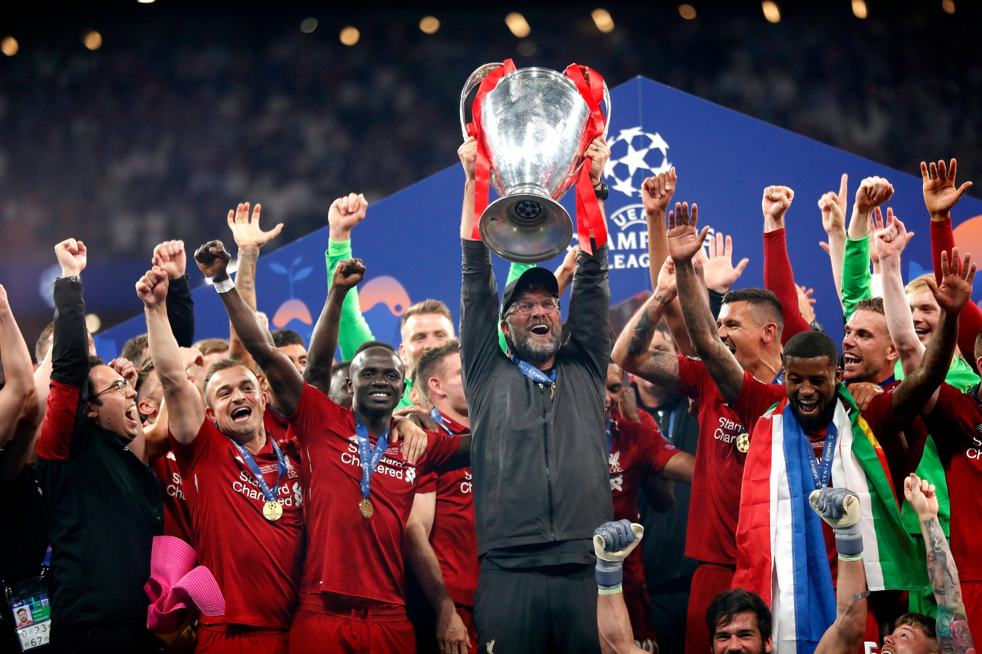 Klopp levanta la Champions con el Liverpool.