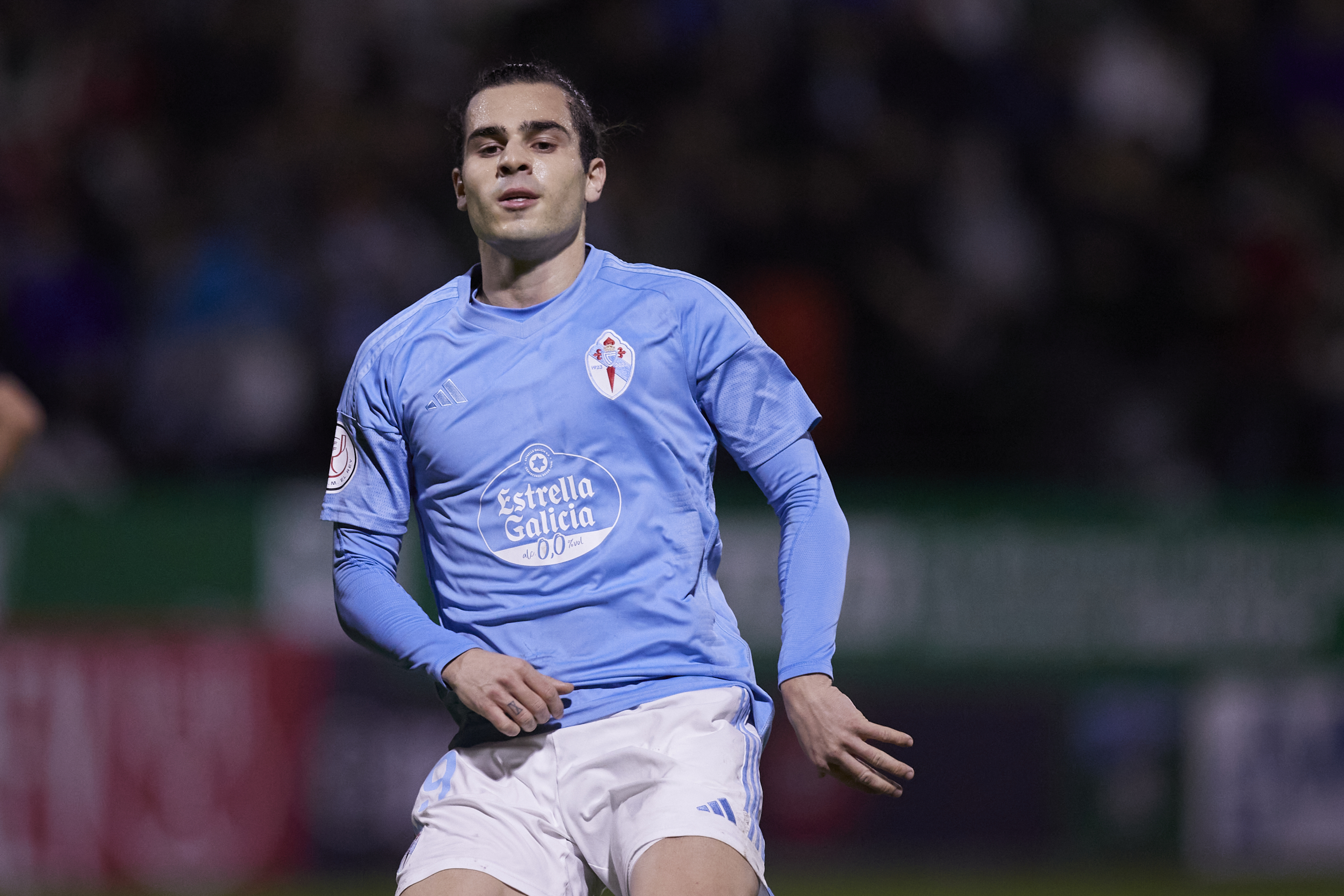Miguel Rodríguez disputa un partido con el Celta