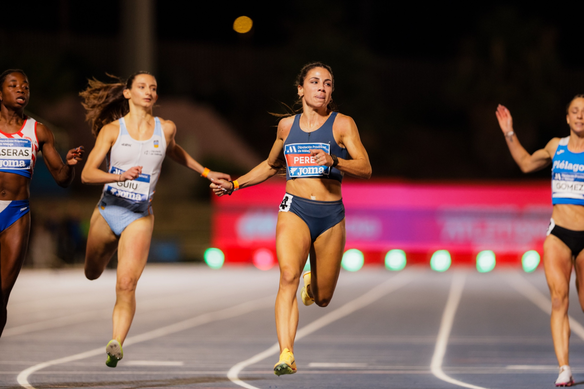 Maribel Pérez (33) entra en la meta en Málaga RFEA
