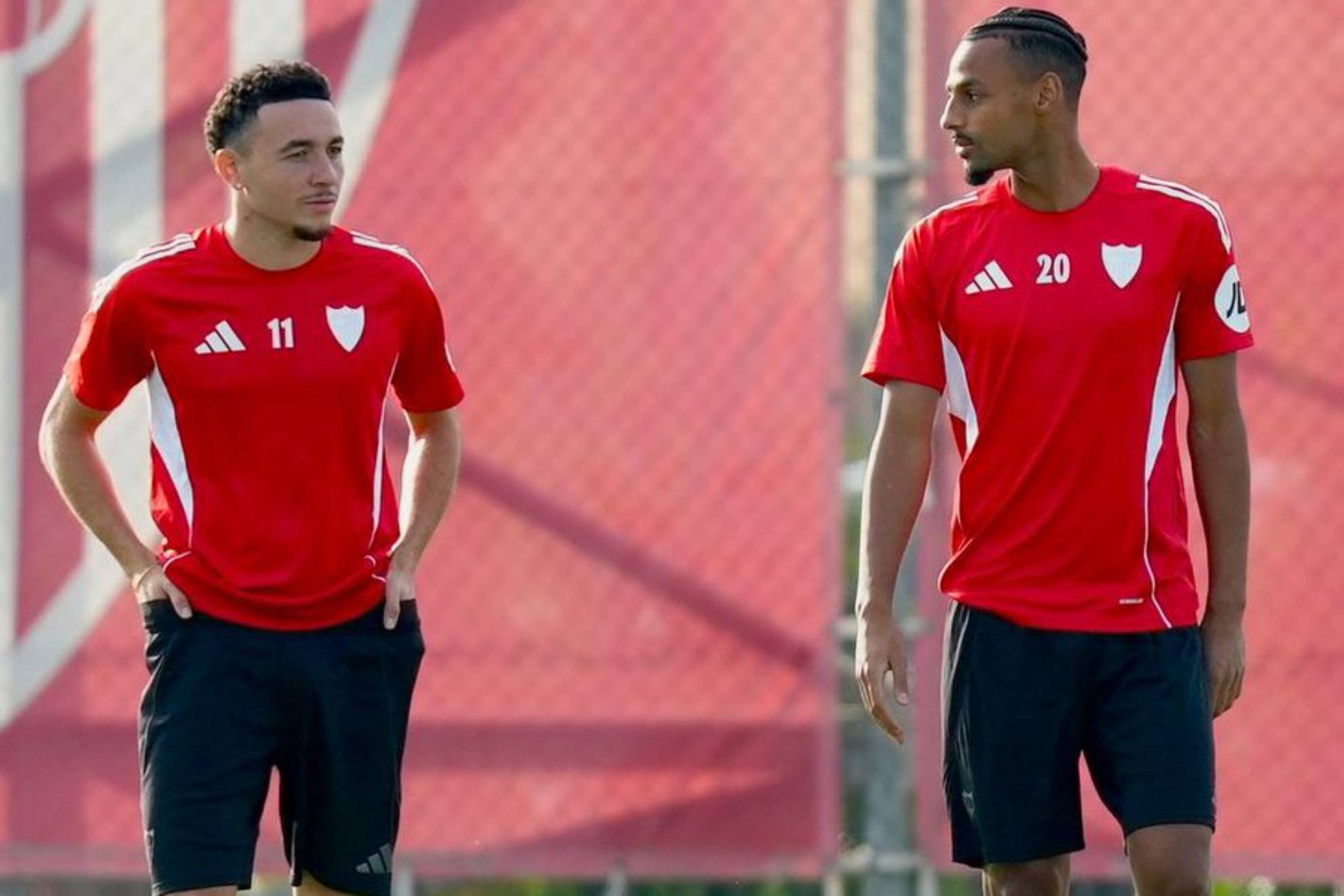 Vargas y Sow en un entrenamiento con el Sevilla