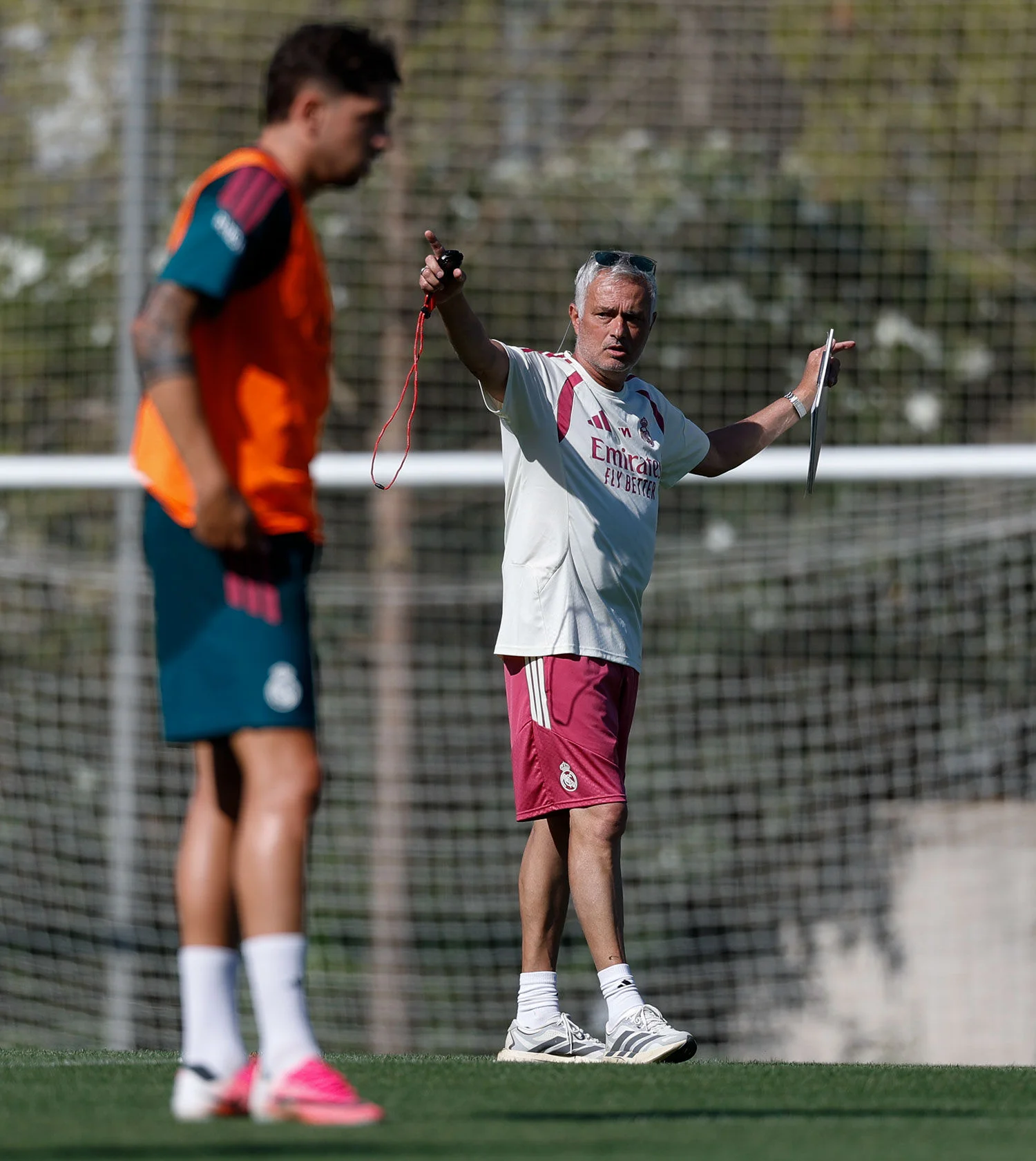 Moruinho dirige un entrenamiento en Valdebebas.