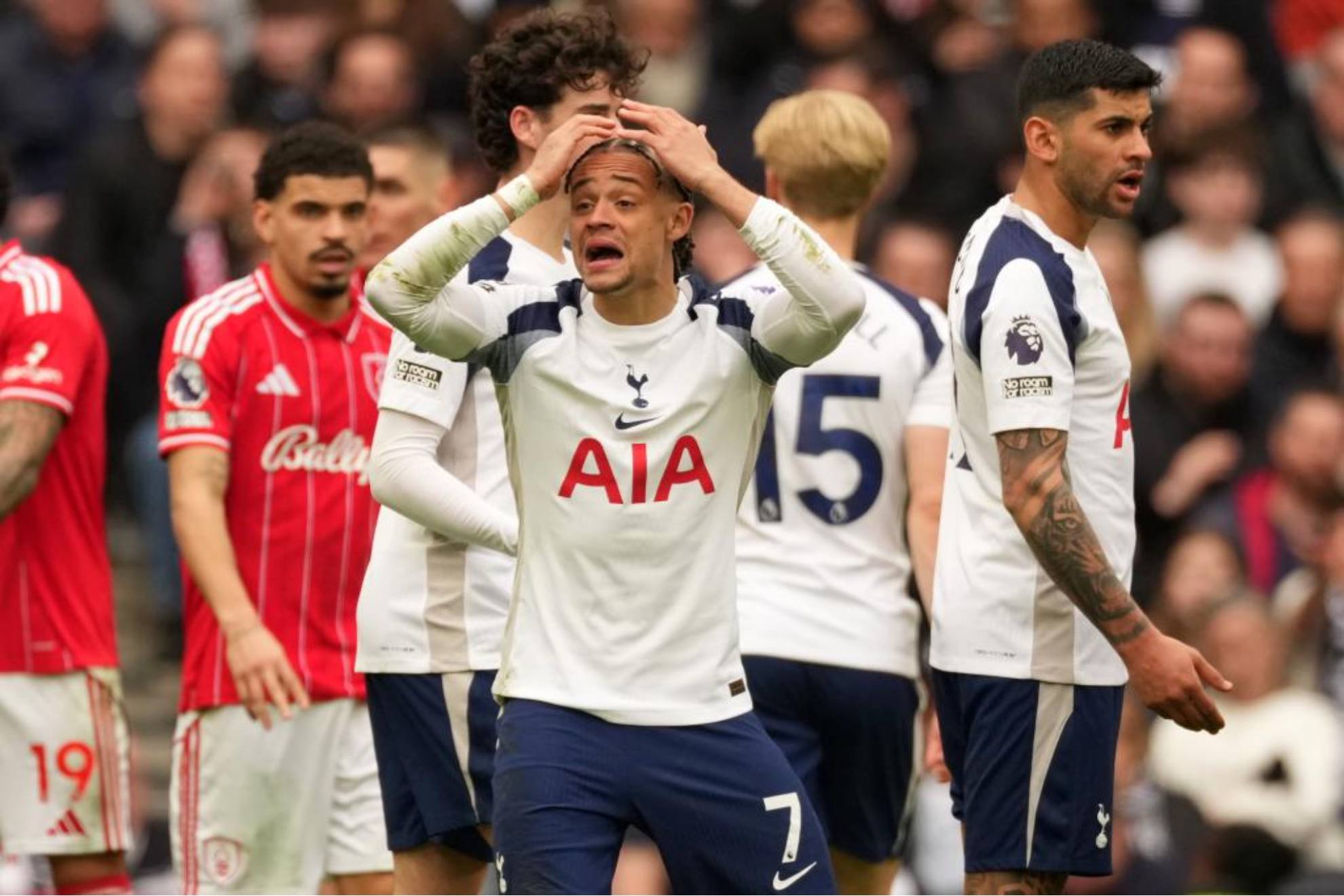 Xavi Simons, en un partido con el Tottenham