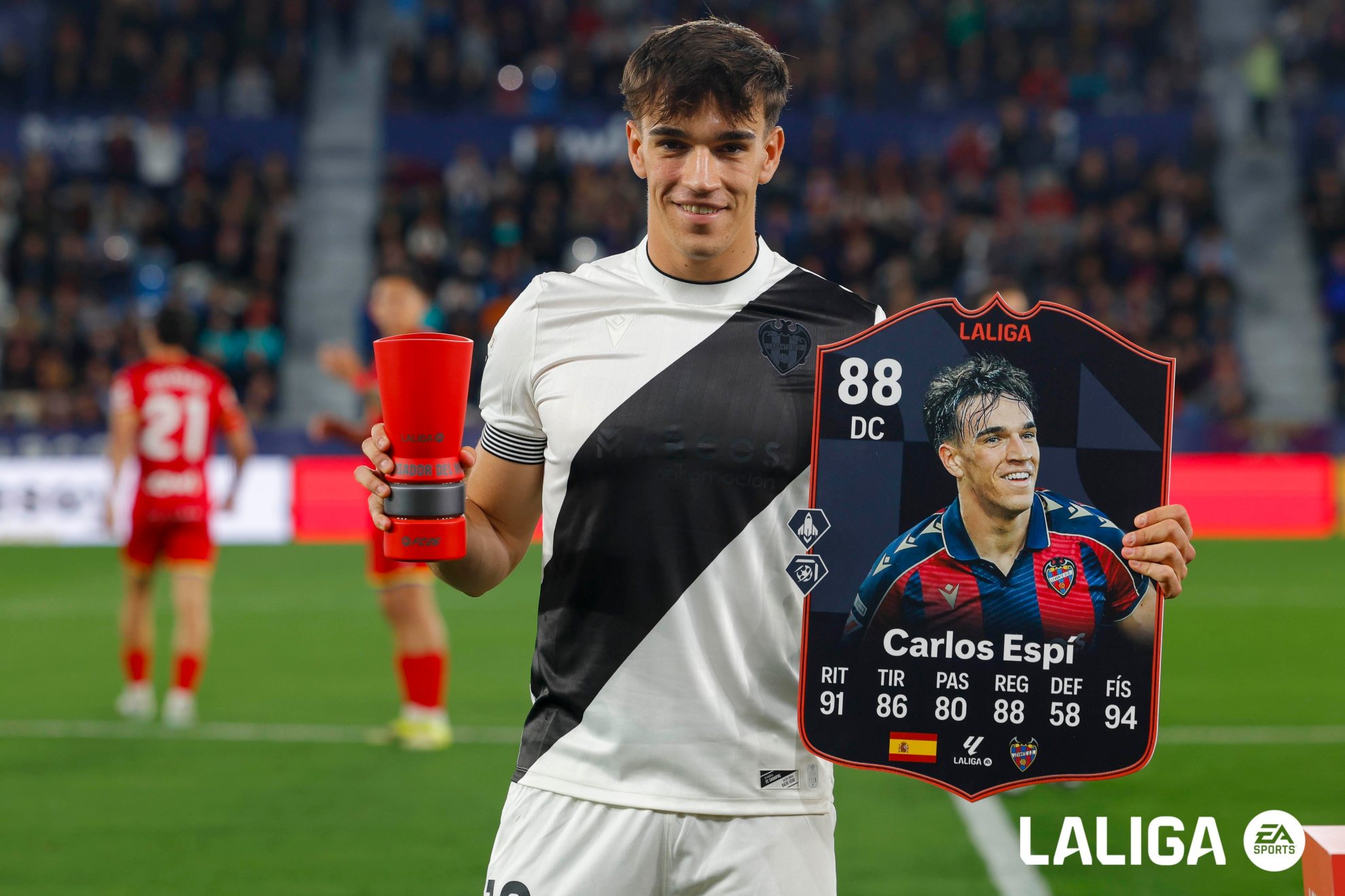 Carlos Espí, elegido mejor jugador del mes de marzo en la Liga.