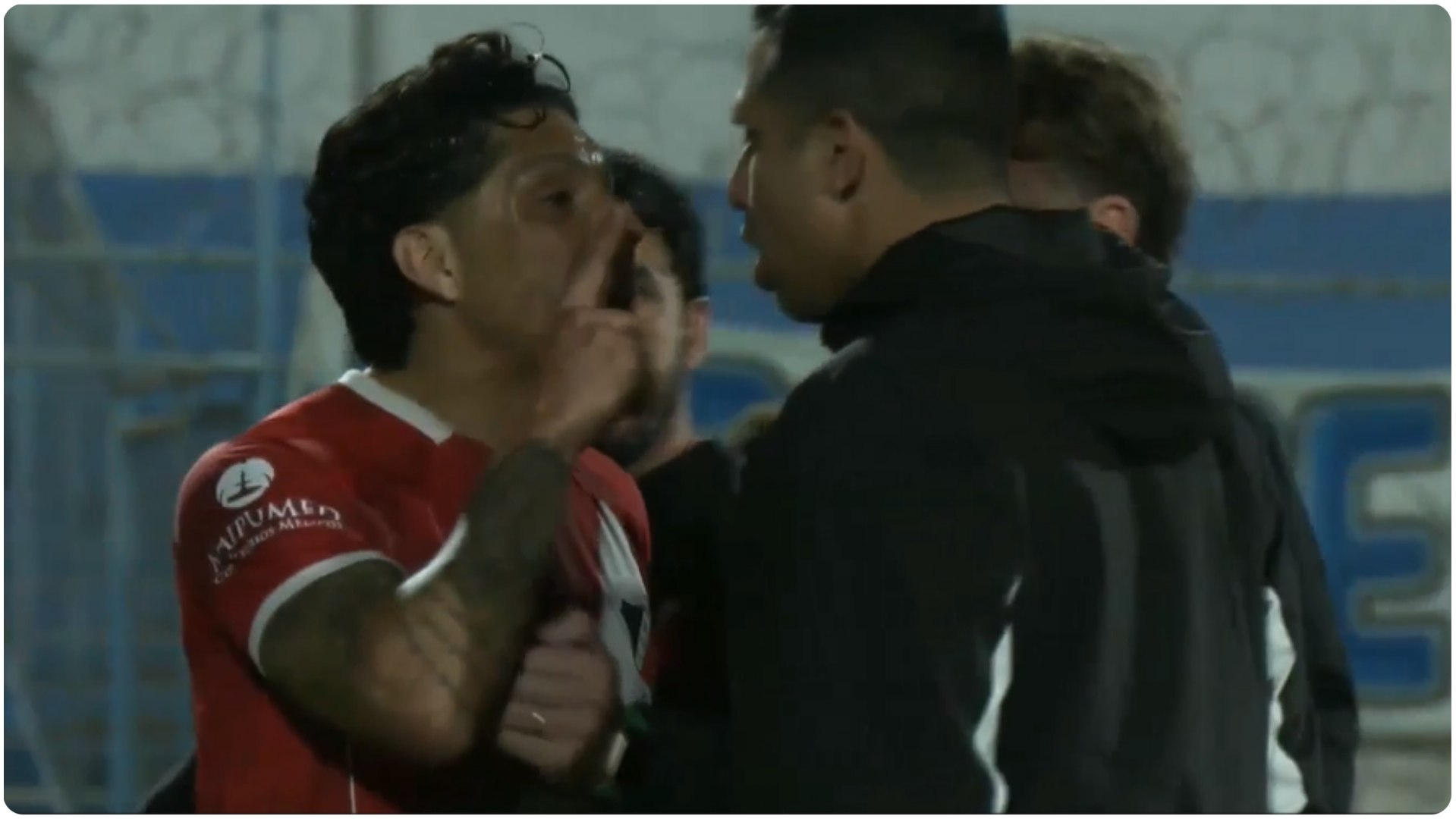 El futbolista argentino de Deportivo Maipú se fue expulsado en el enfrentamiento ante Gimnasia  y Tiro de Salta por llamar ladrón al árbitro central y al retirarse al vestuario, este escupirle al cuarto árbitro. Así fue la reacción.