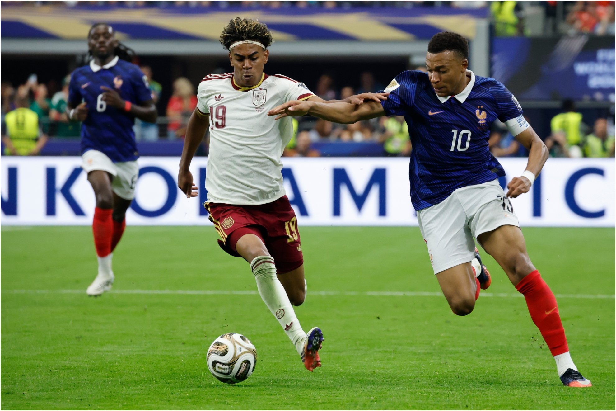 Lamine y Mbappé, durante el España - Francia.