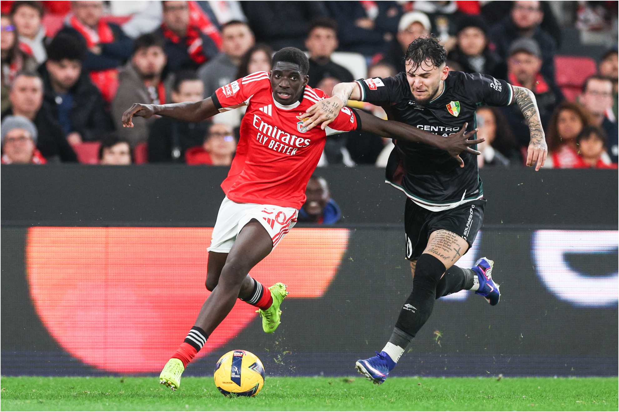 Duelo entre el Benfica y el Estrela da Amadora del curso pasado. EFE