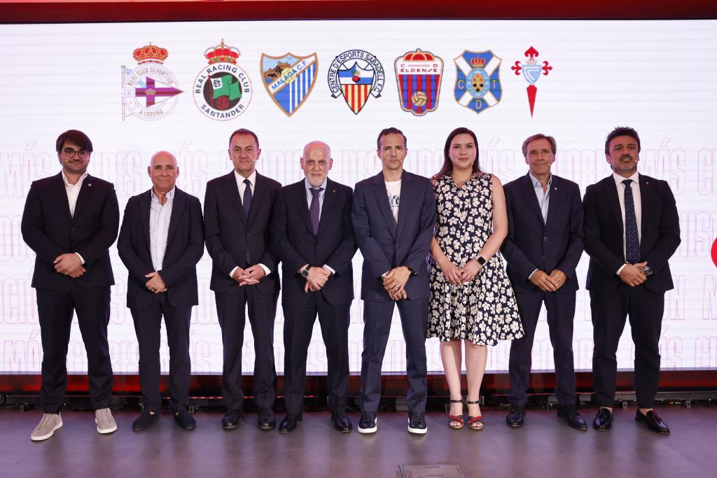 Acto institucional de bienvenida con los clubes ascendidos en primera y segunda