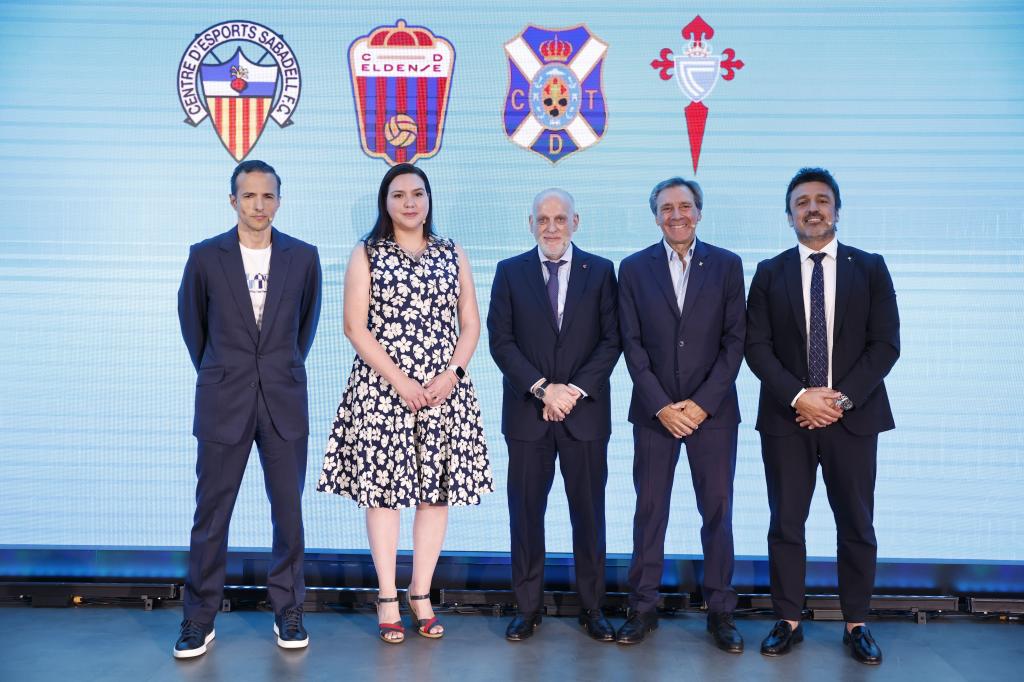 Acto institucional de bienvenida a los clubes ascendidos en primera y segunda para la temporada 2026/27, este martes en Madrid.-EFE/ Chema Moya