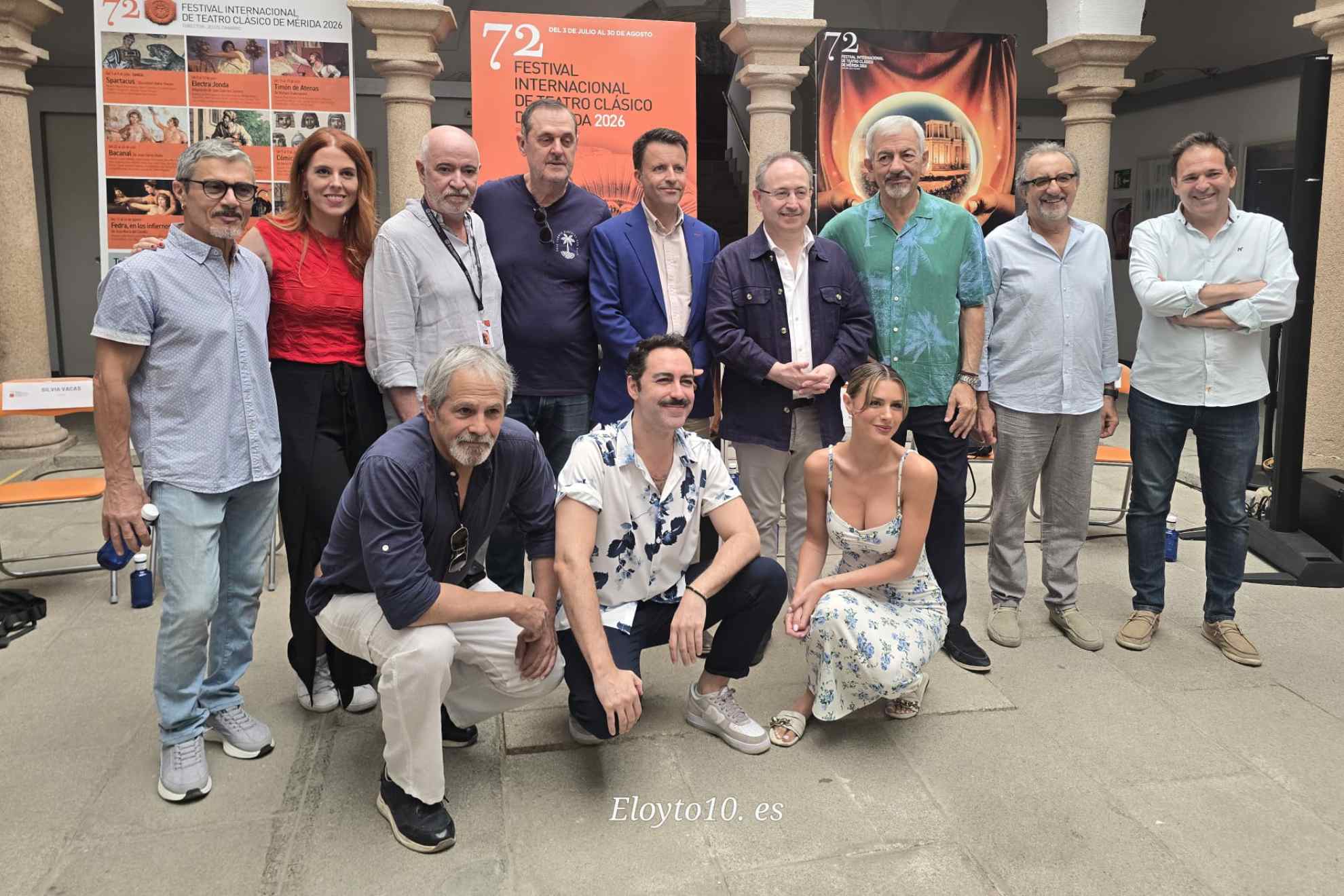 Foto de familia tras la presentación de la obra 'La Comedia de la olla'