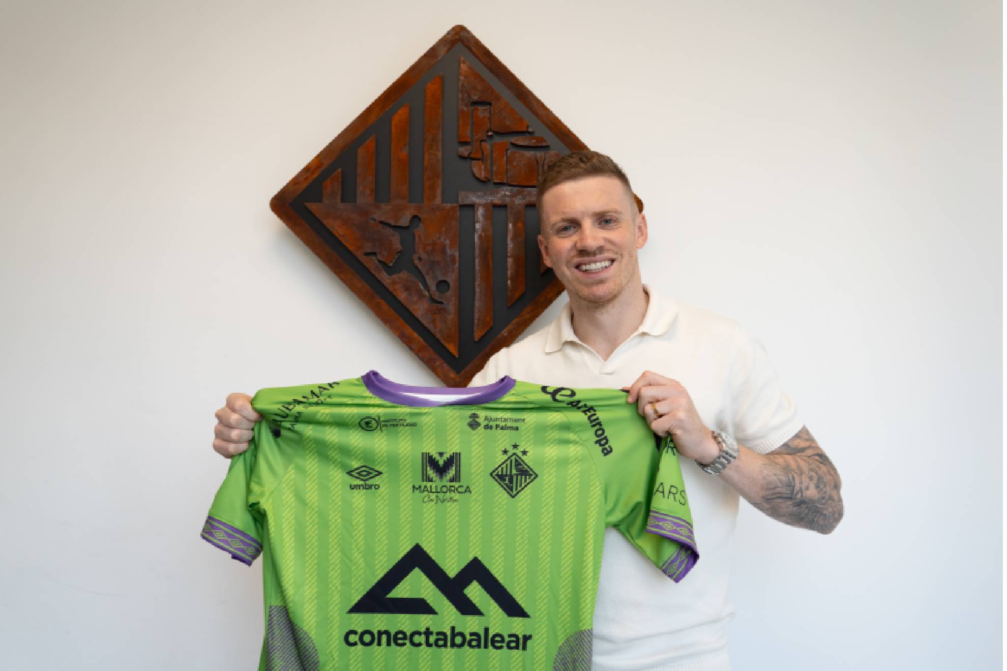 Júlio Zanotto posa con la nueva camiseta del Illes Balears Palma Futsal ILLES BALEARS PALMA FUTSAL