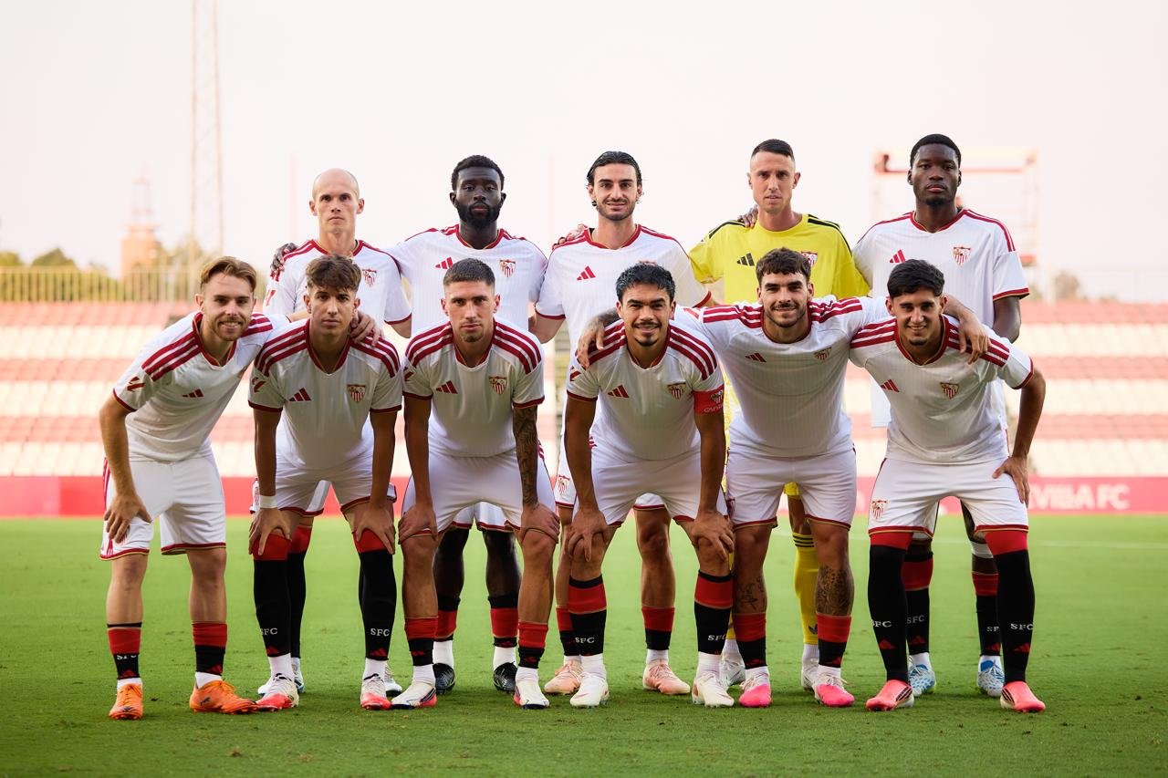 Jugadores del Sevilla contra el Ceuta