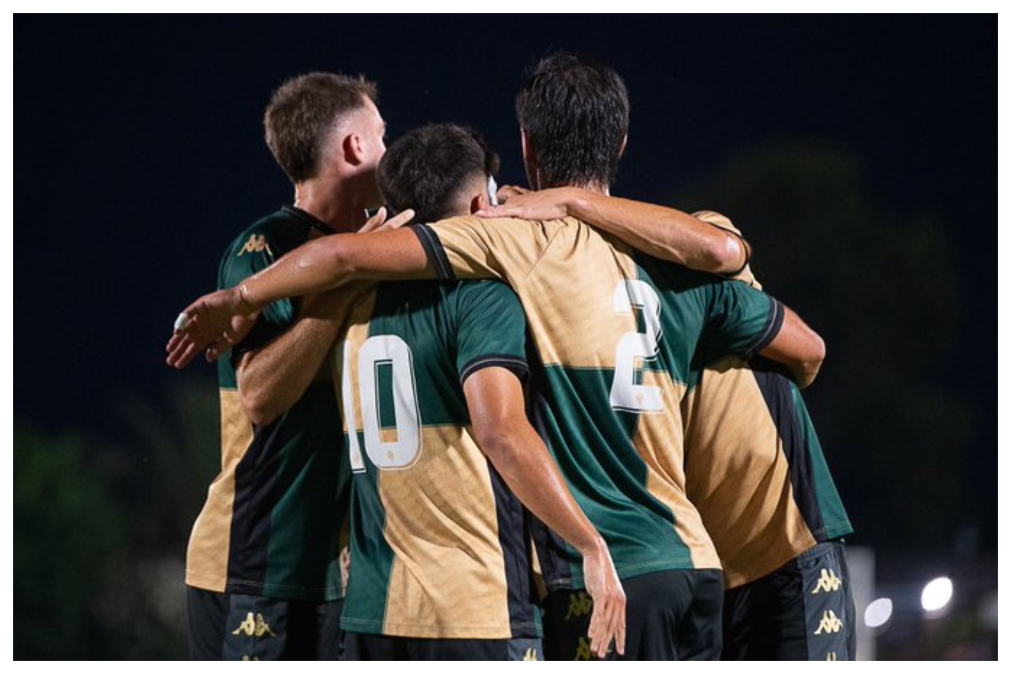 Los jugadores arlequinados celebran uno de los dos goles marcados