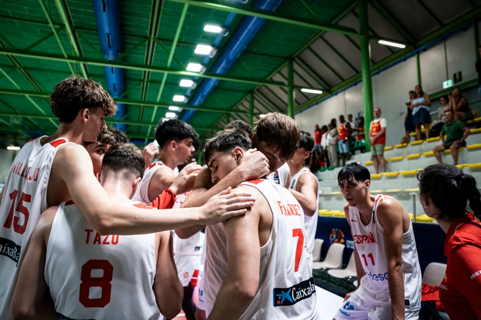 La selección española sub18, después del partido. FIBA PHOTO