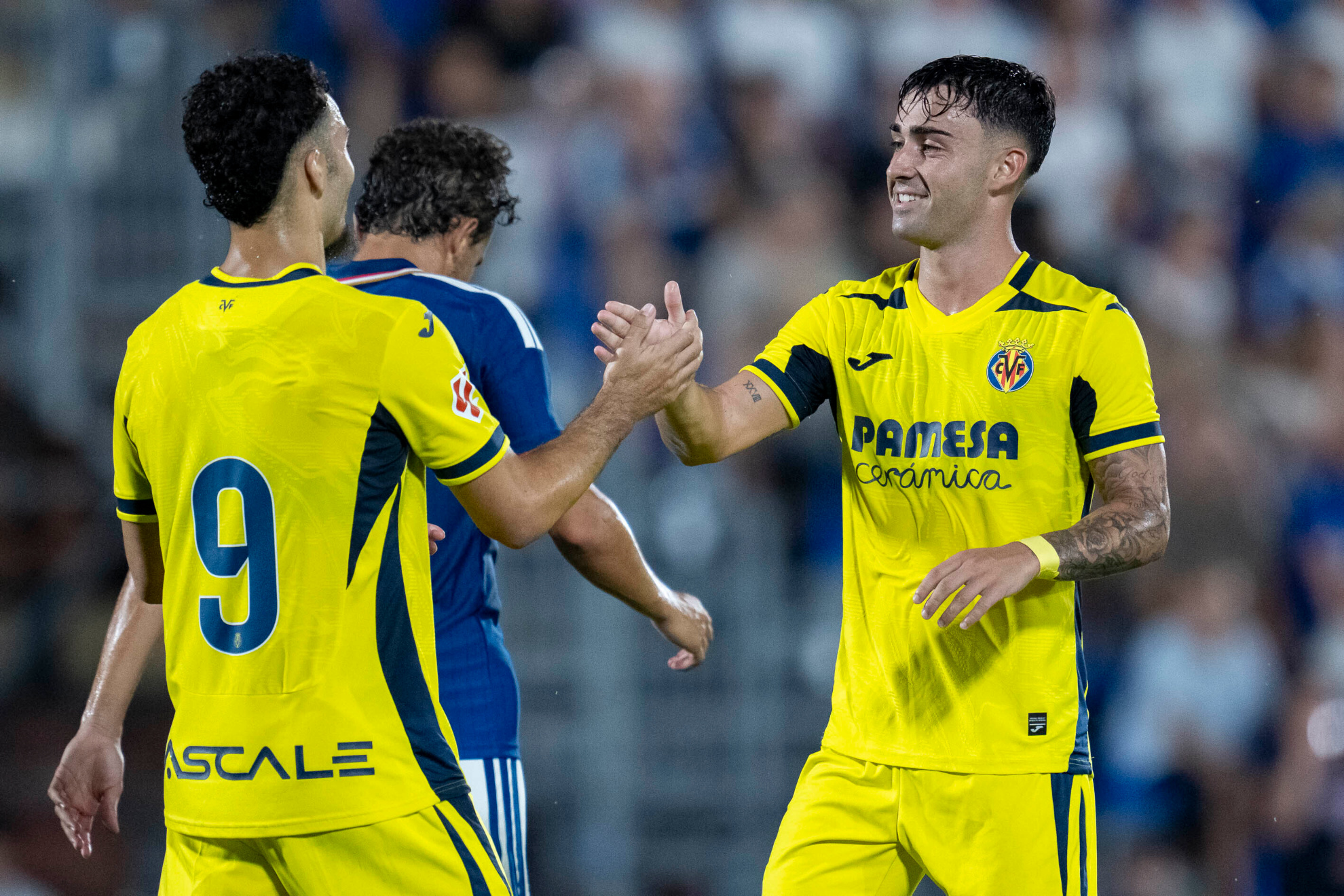 Mikautadze felicita a Moleiro. Villarreal CF