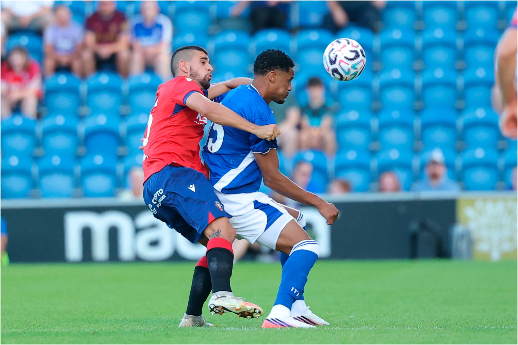 Una imagen del partido entre Osasuna y el Ipswich.