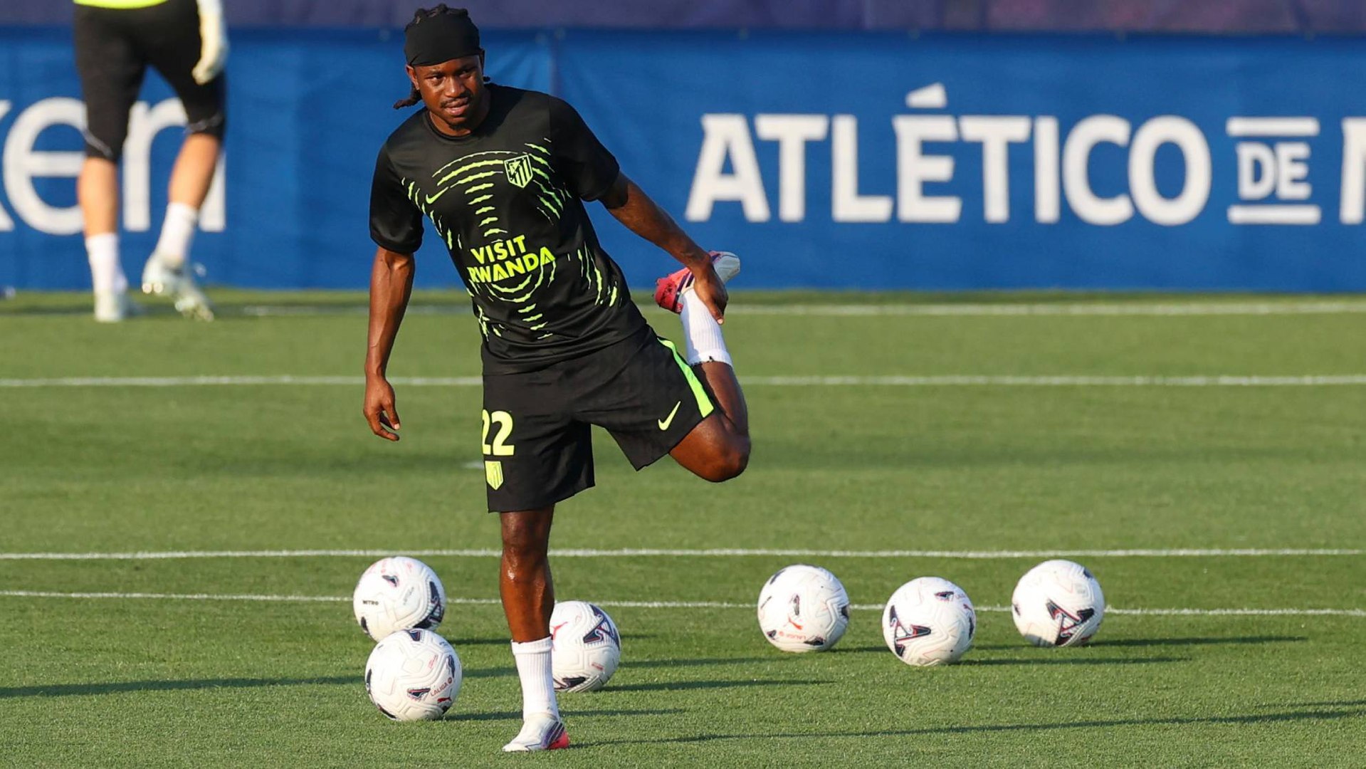El futbolista nigeriano inaugura el marcador del equipo dirigido por Diego Pablo Simeone en su primer partido amistoso de preparación para la nueva temproada.