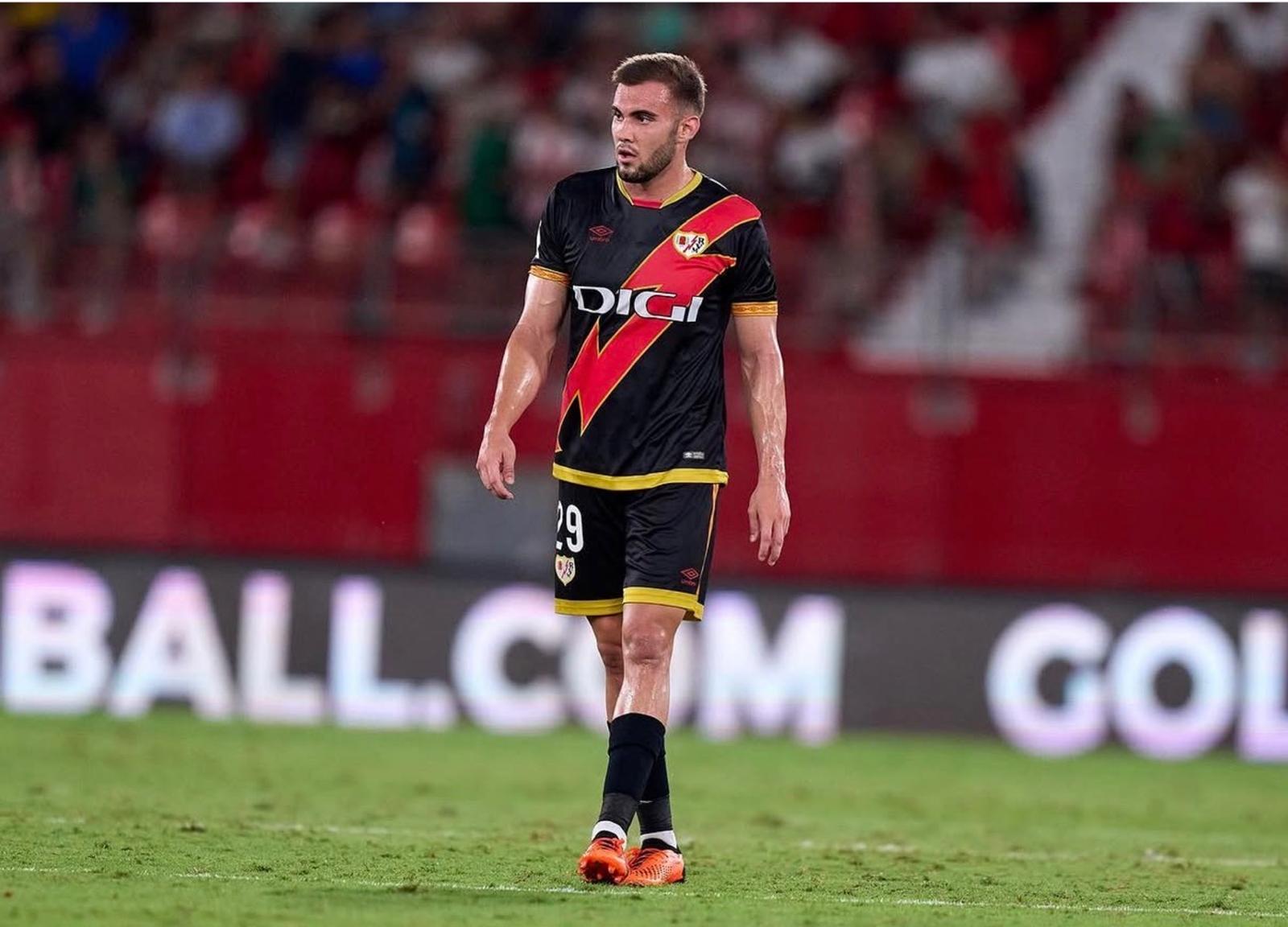 Diego Méndez, durante un partido con el Rayo Vallecano