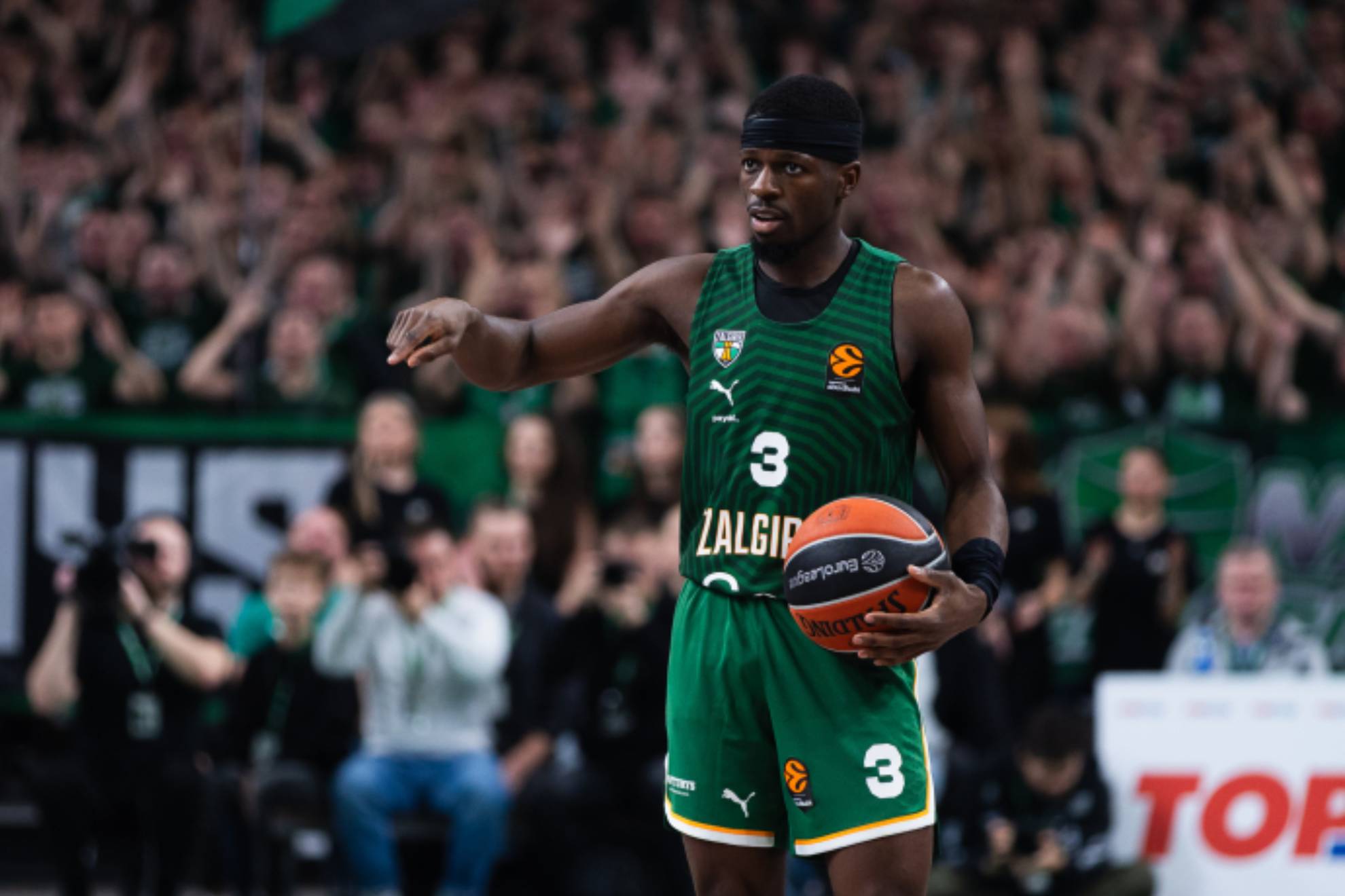 Sylvain Francisco dirige un ataque del Zalgiris Kaunas.