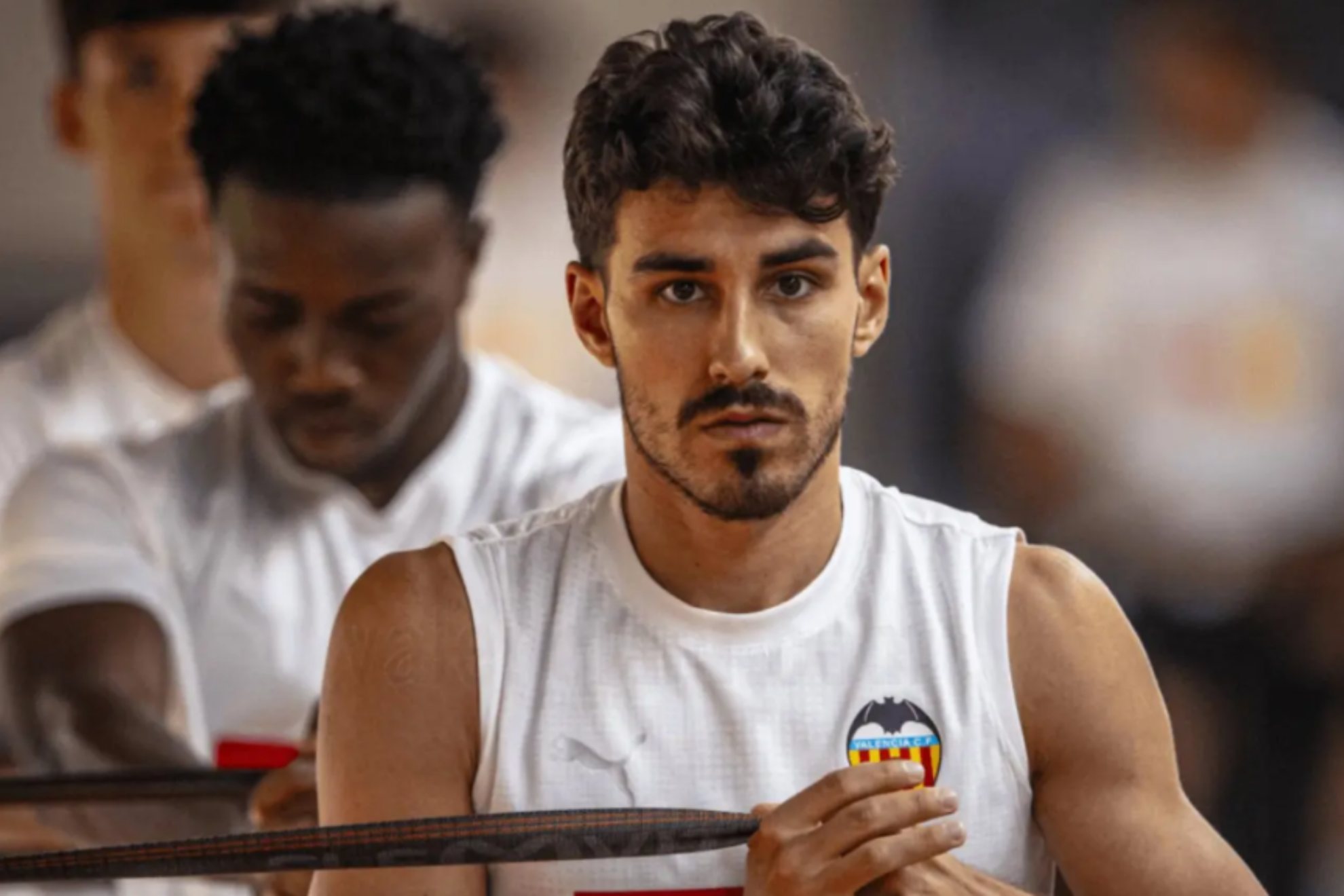 Andre Almeida, en un entrenamiento con el Valencia. VALENCIA CF