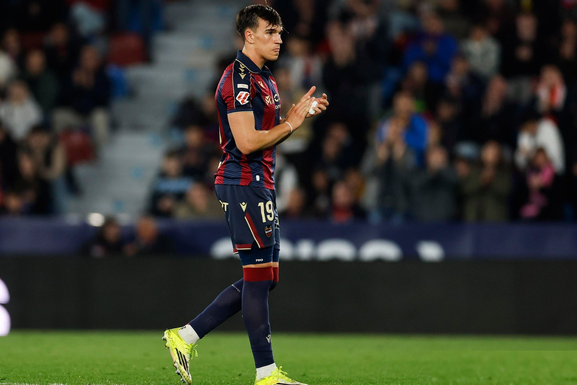 Carlos Espí, en un partido del Levante. LALIGA