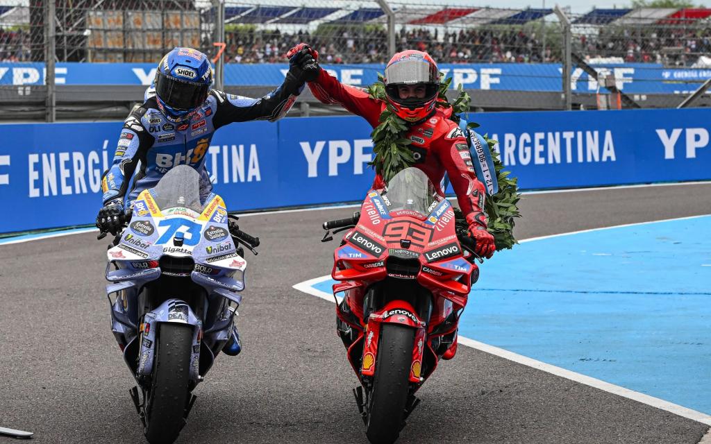Marc y Álex Márquez celebra una doble victoria MotoGP