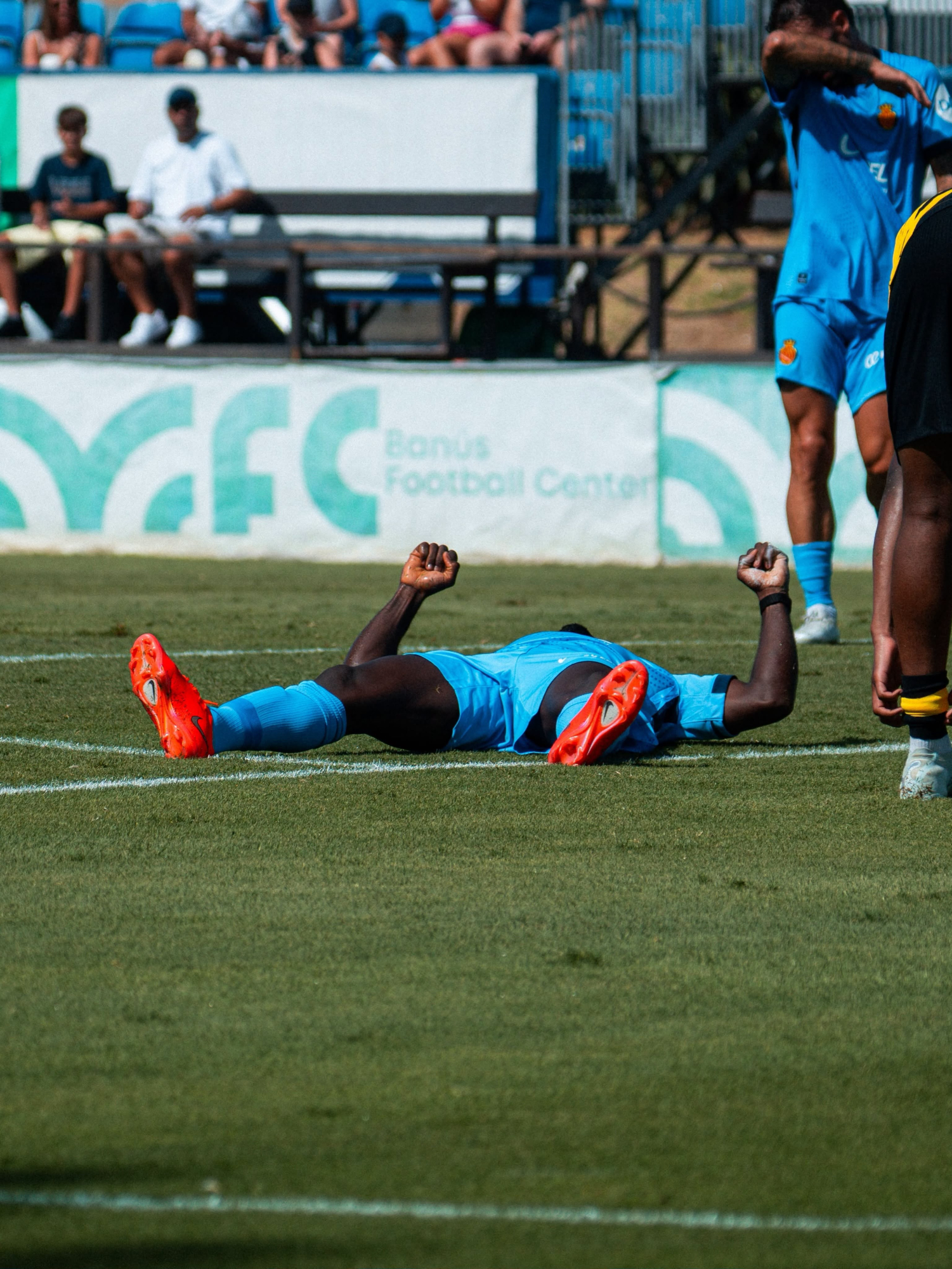 Zito Luvumbo celebra su tanto ante Al-Ittihad