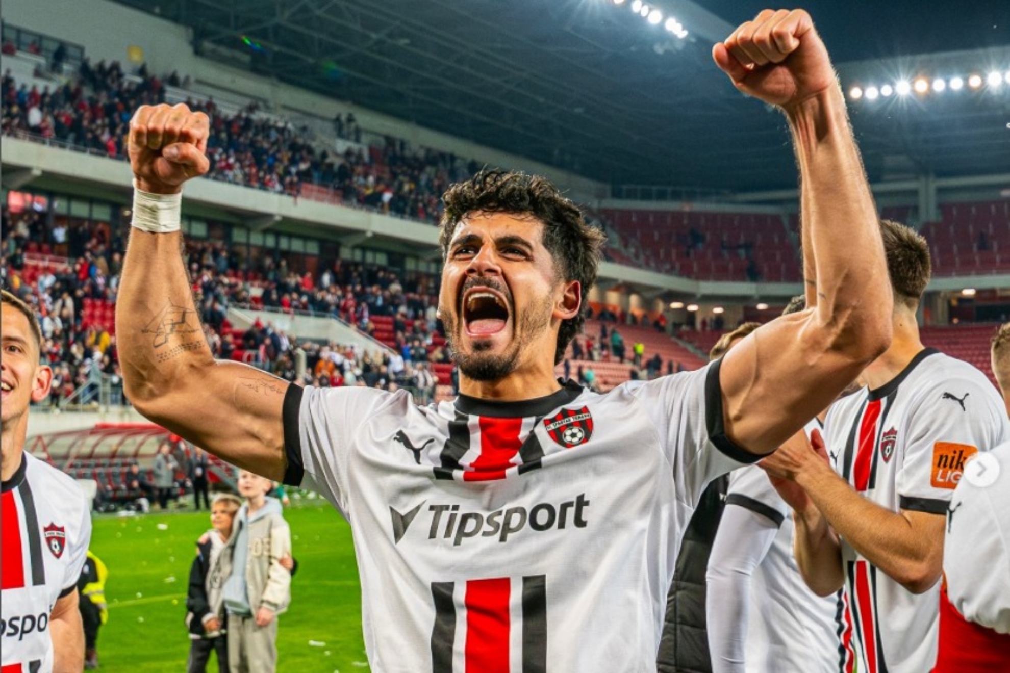 Roko Jureskin celebra una victoria con el Spartak Trnava eslovaco