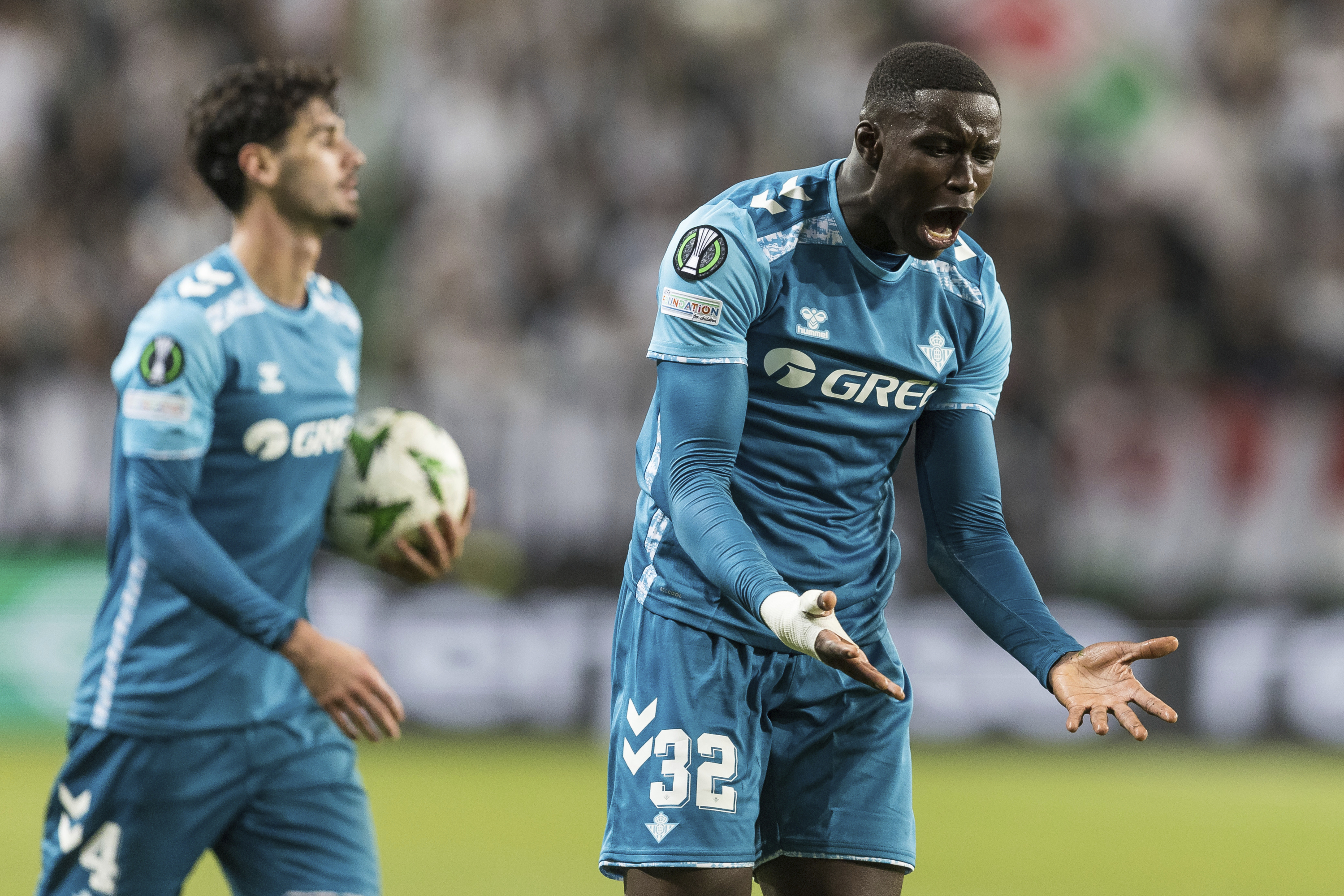 Nobel Mendy jugando con el Betis