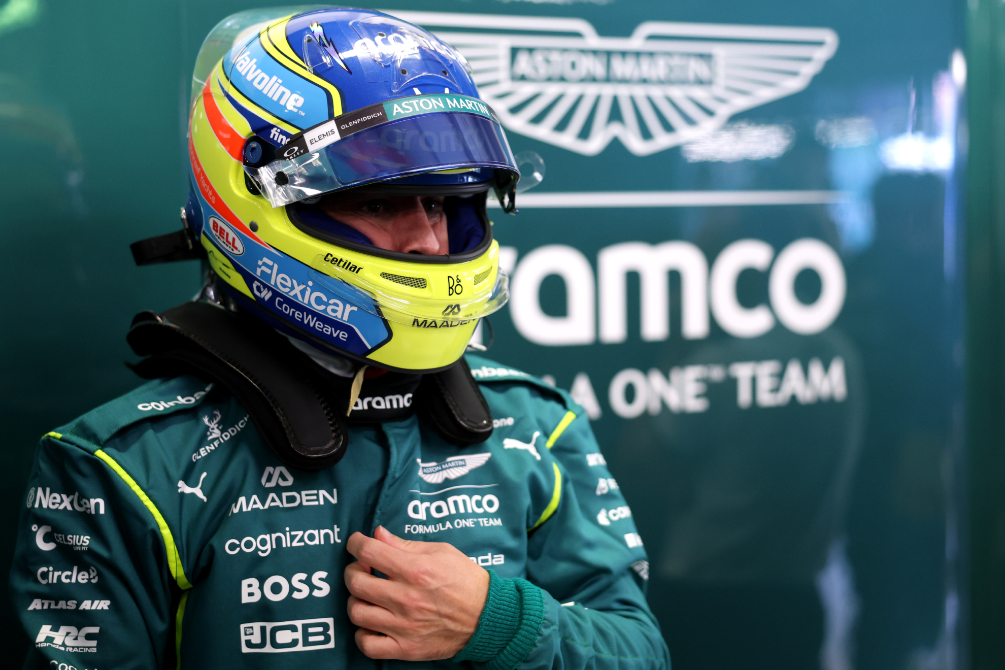 Fernando Alonso, en el box de la escudería de los bólidos verdes.