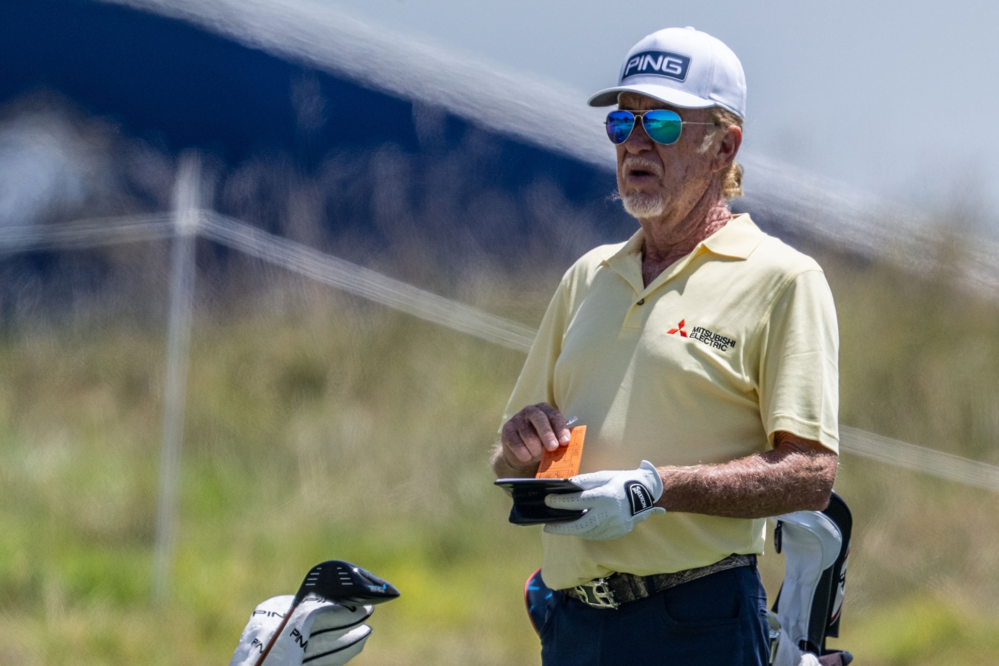 Miguel Ángel Jiménez (62) lee una distancia en la segunda ronda FREAK