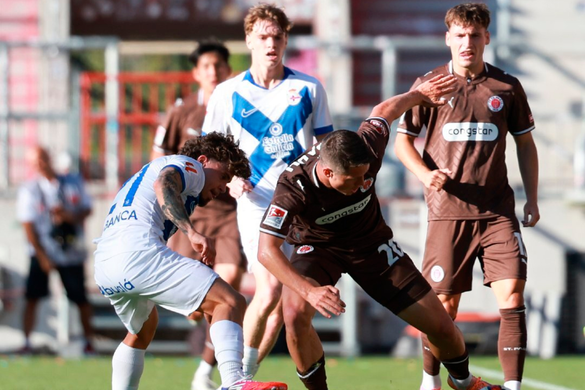 Lance del St. Pauli-Deportivo de Hamburgo. RCDeportivo