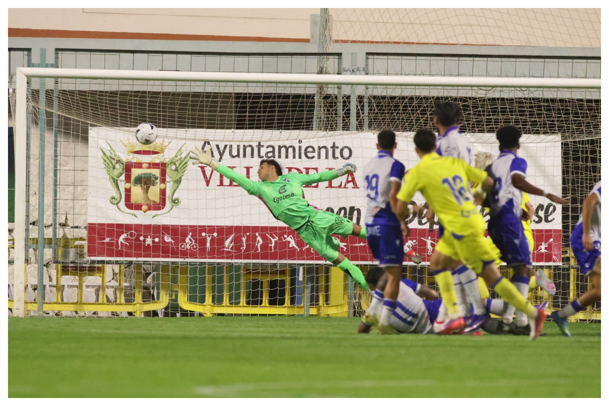 Antoñito Cordero marcó este golazo de falta para el provisional 1-1