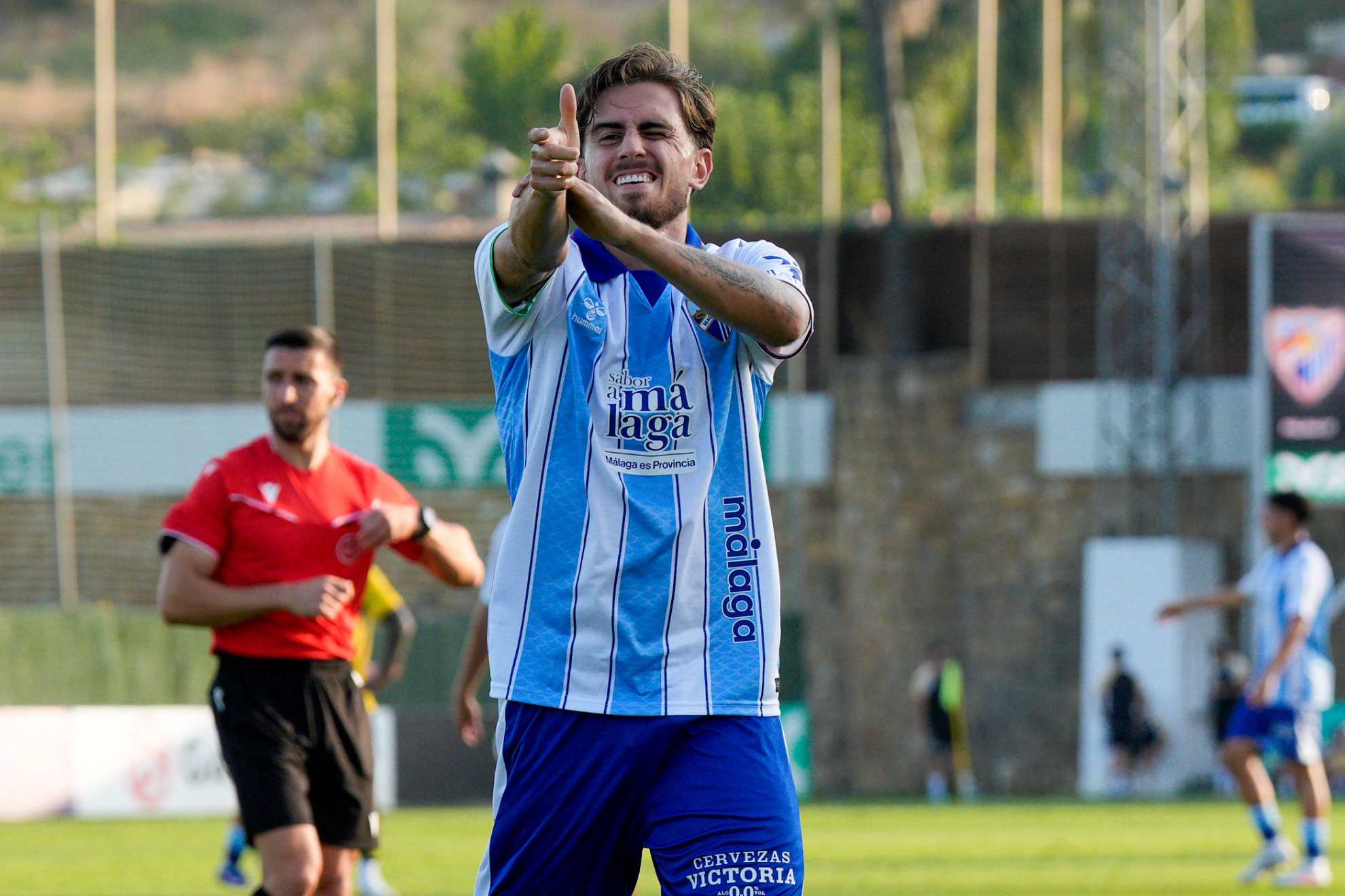 Adrián Niño, celebrando un gol con el Málaga. LALIGA