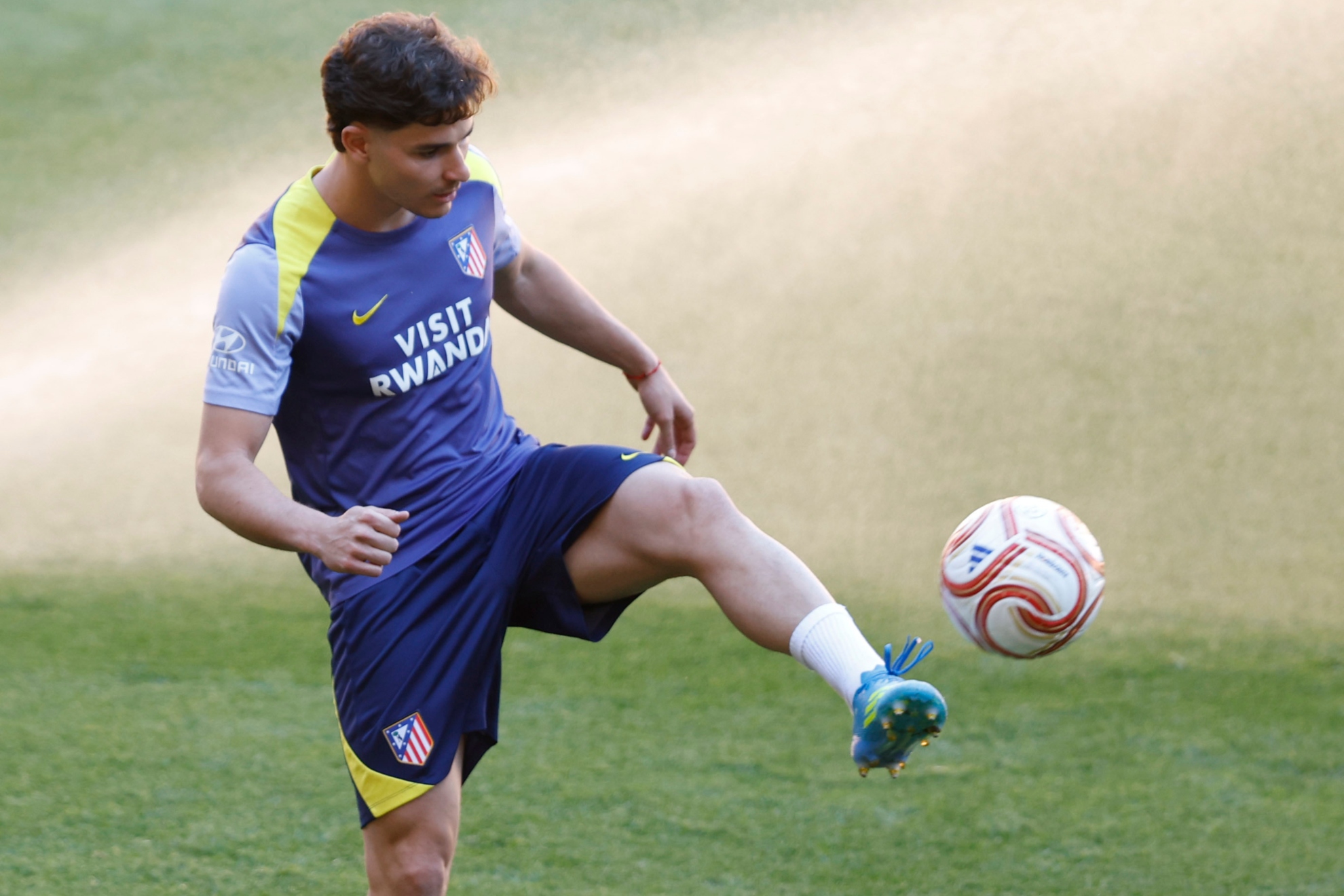 JULIÁN ALVAREZ, EN UN ENTRENAMIENTO. RAMÓN NAVARRO