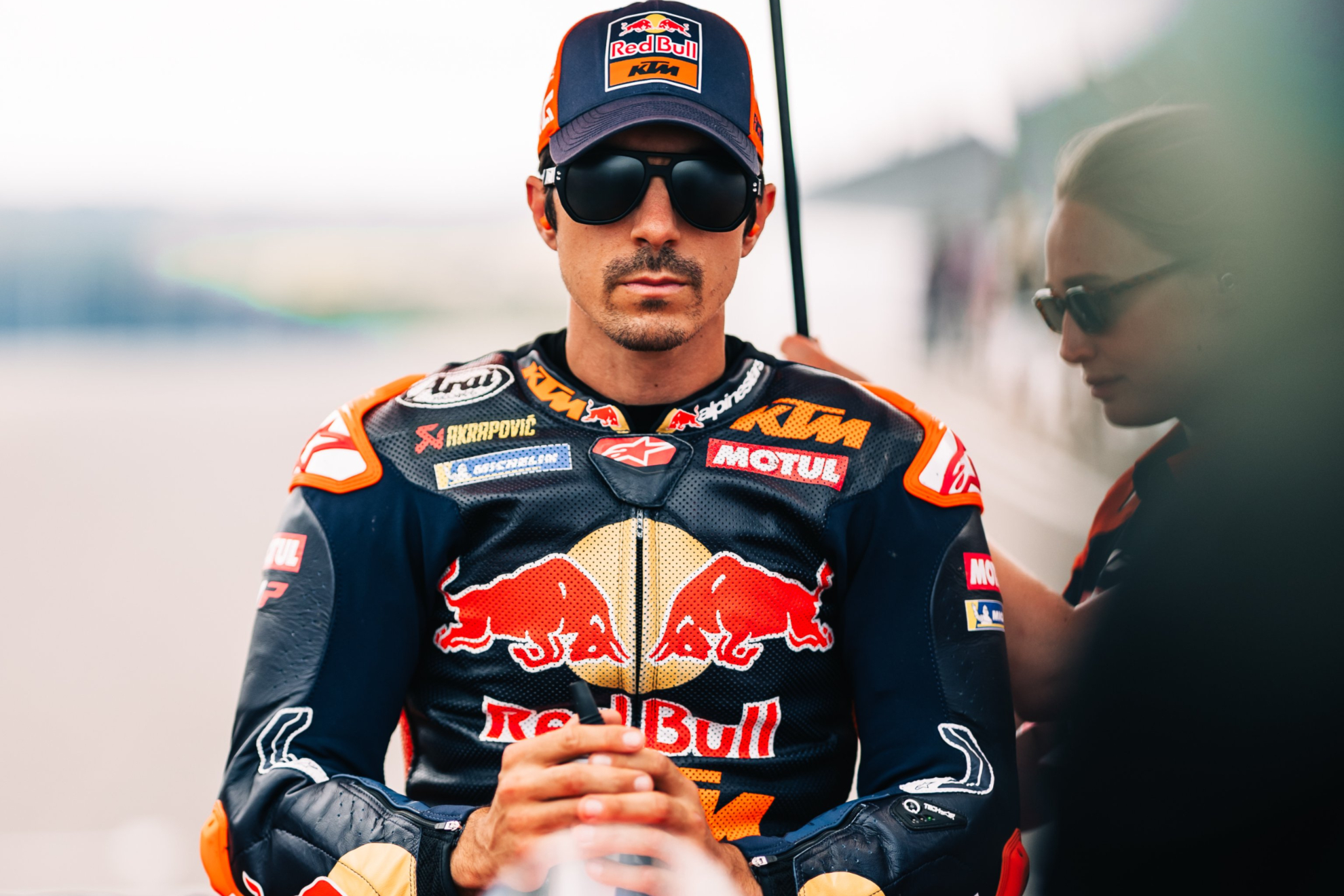 Maverick Viñales, concentrado, en la parrilla de salida. TECH3 RACING