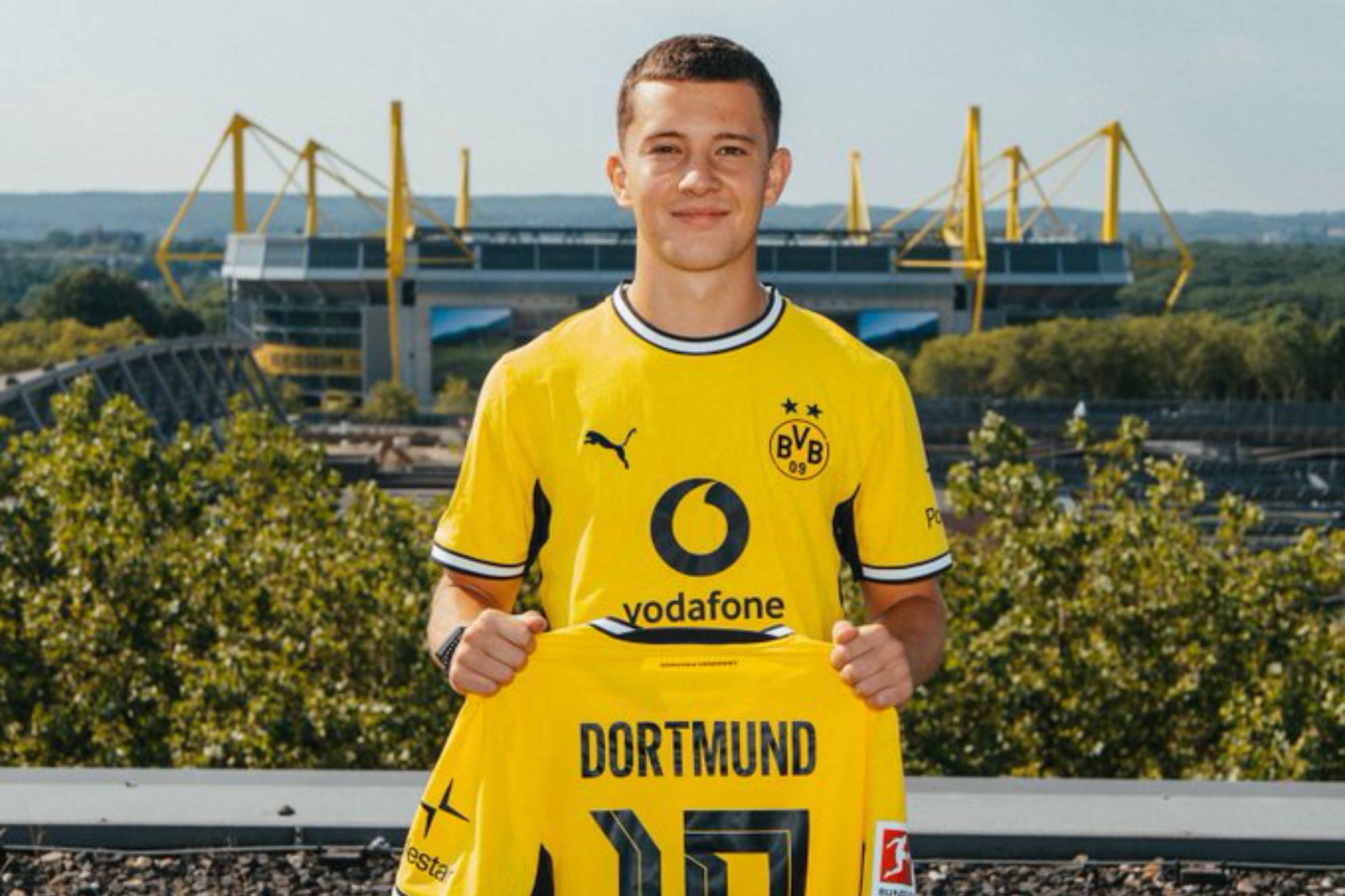 Karetsas, presentado con el Borussia Dortmund BORUSSIA DORTMUND