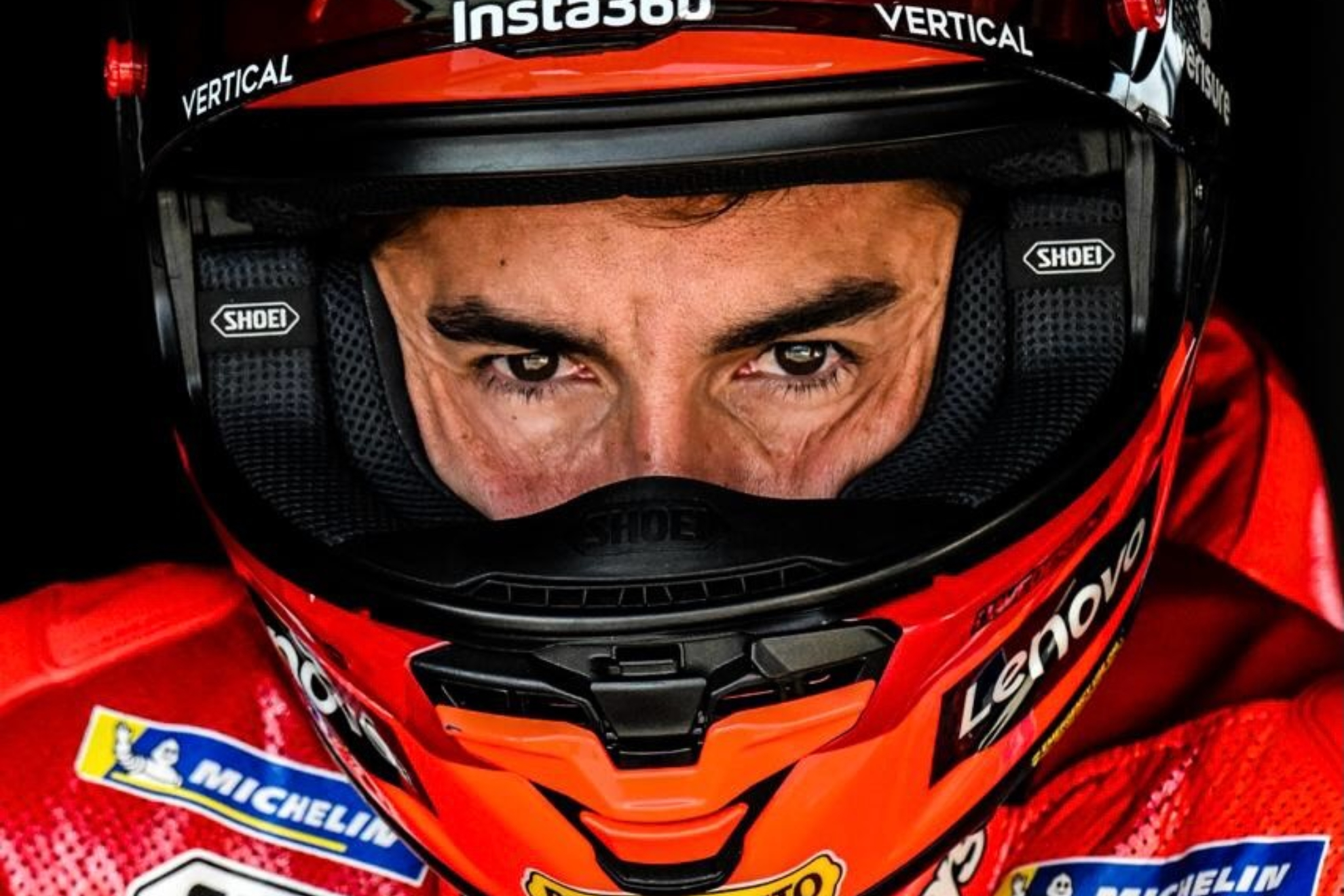 Marc Márquez, ensimismado, en su vuelta a los entrenamientos. MOTORLAND ARAGÓN