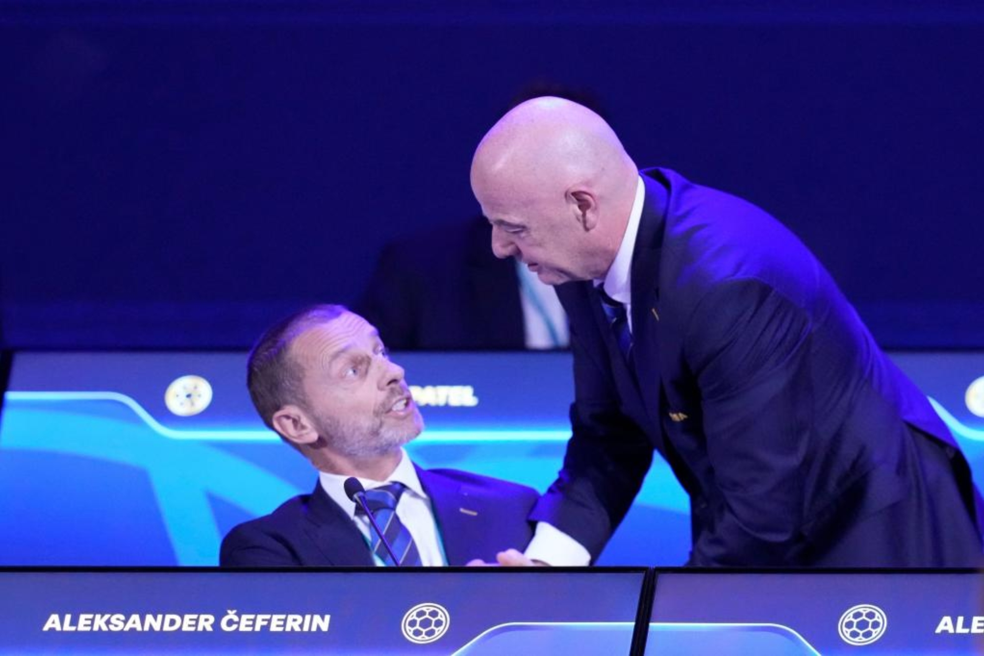 Gianni Infantino dialoga con Aleksander Ceferin. LAPRESSE