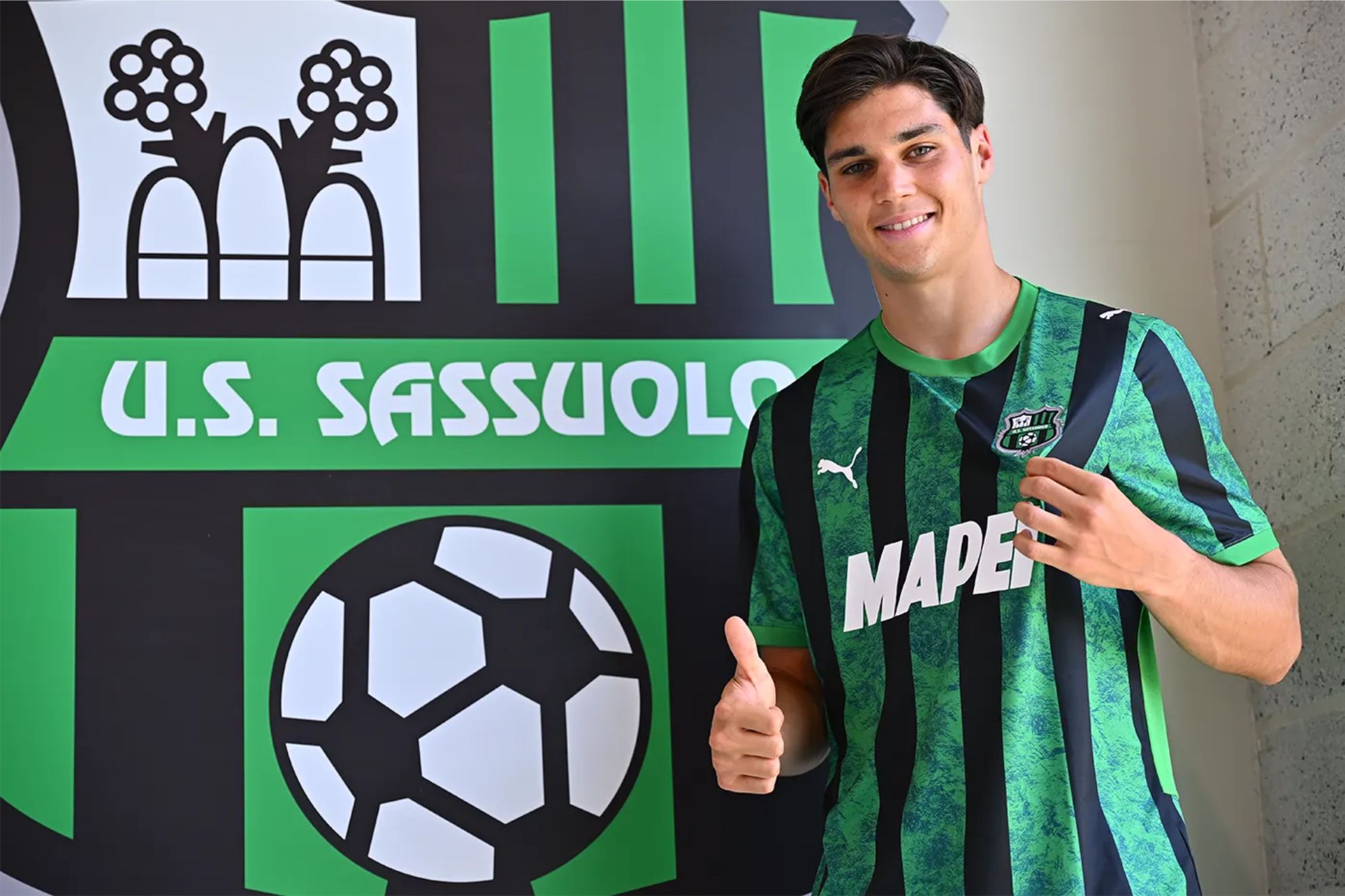 Adzic posa con los colores del Sassuolo SASSUOLO