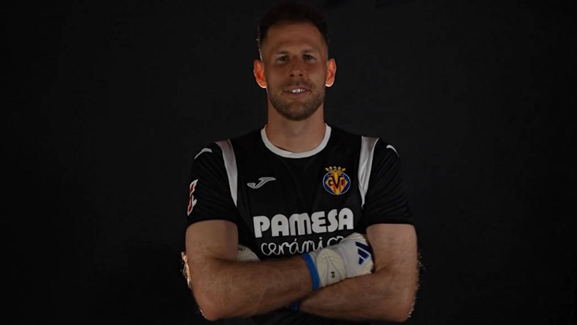 El veterano guardameta del Leipzig firma para los dos próximas temporadas y competirá con Junior por la titularidad